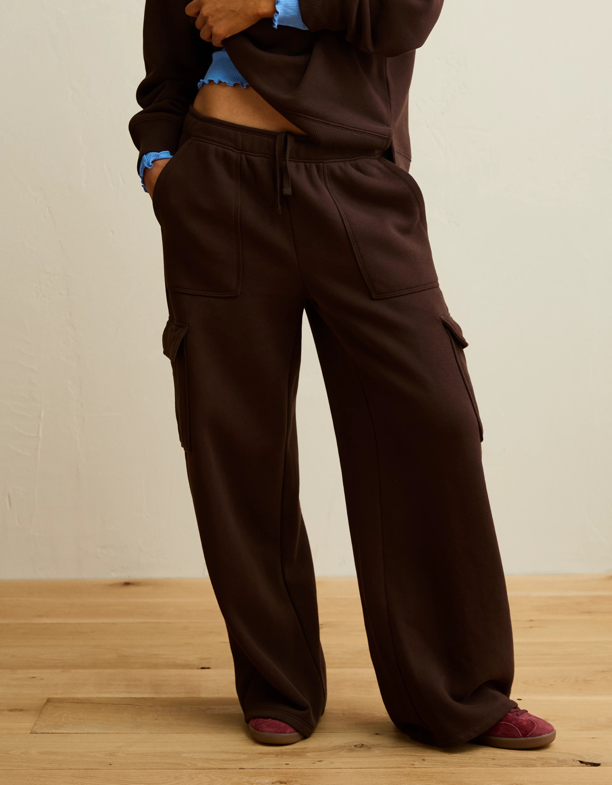 AE Everyday Luxe Cargo Wide-Leg Sweatpant | American Eagle Outfitters (US & CA)