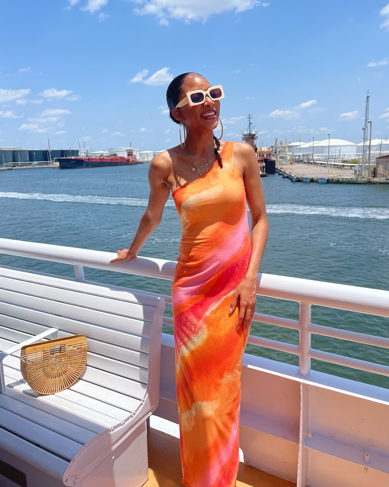 I look like I’m supposed to be on someone’s yacht ✨