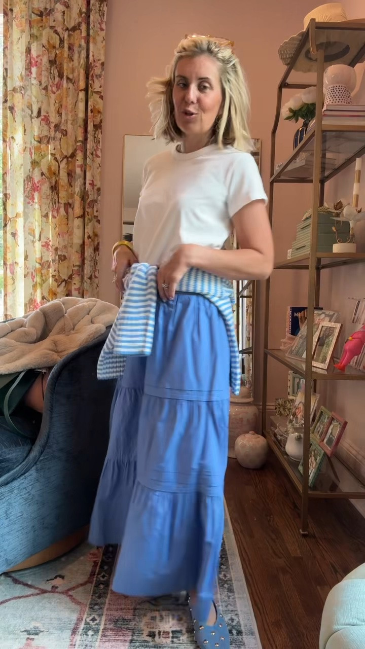 The new Rollneck sweater from Quince paired with my favorite tee & skirt.
I’m in xs tee, sweater and skirt and 7.5 in flats (sized 1/2 down).