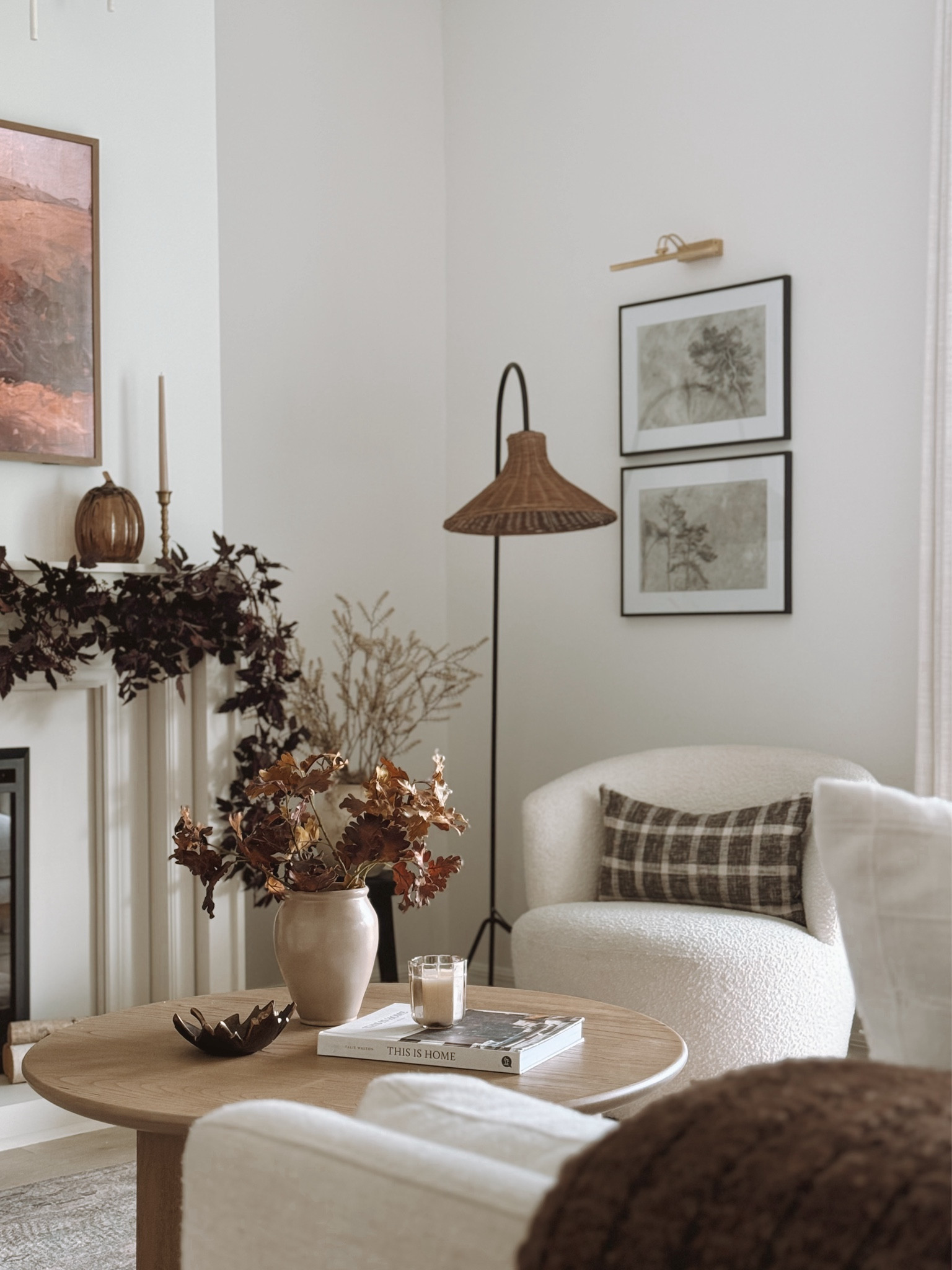 Linking my new living room lamp from @wayfair 🤍 
Fall living room refresh. 
#wayfair #wayfairpartner 