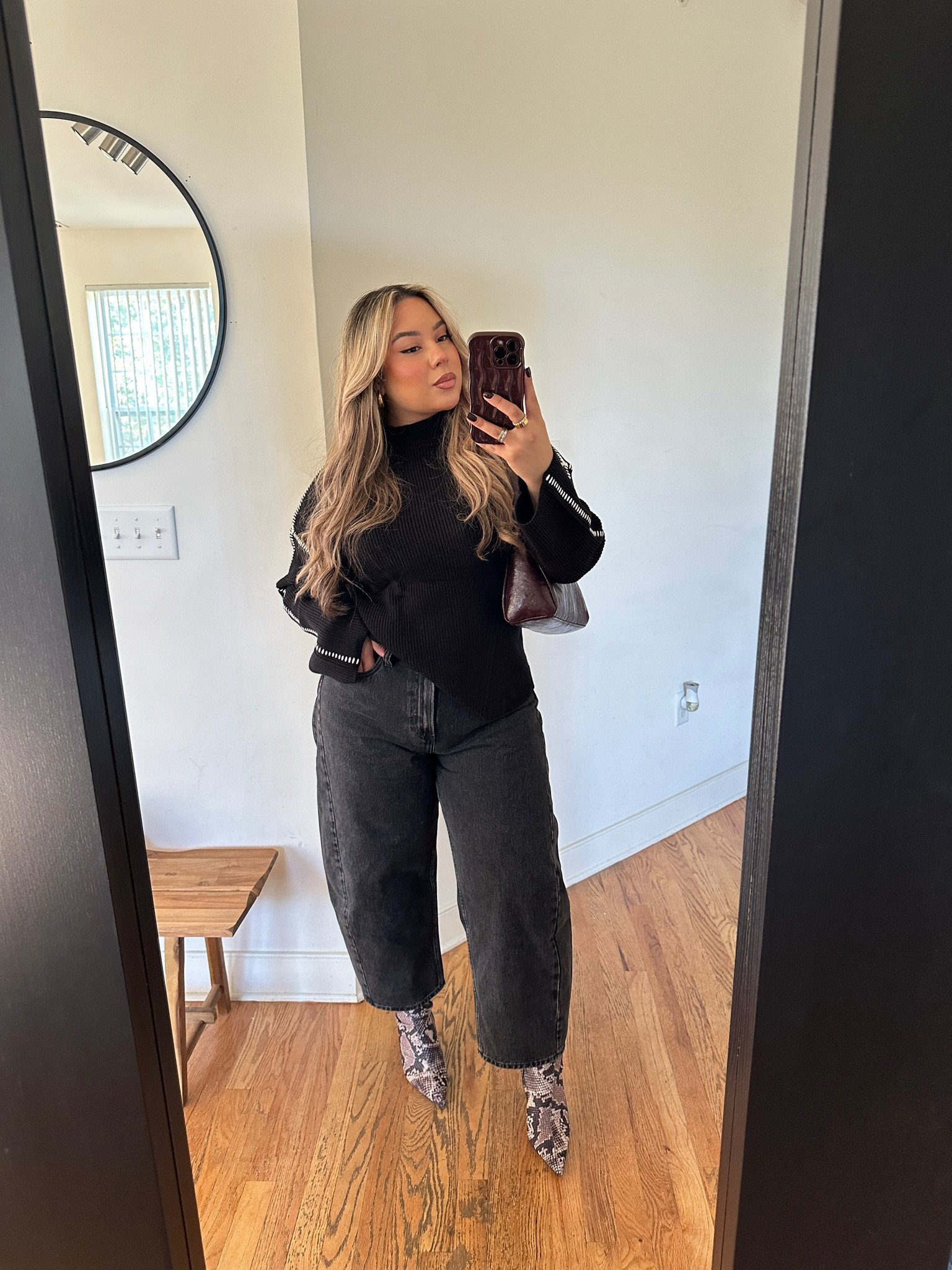 Casual Cute Fall Outfit🖤

Sweater size M 
Jeans size 31 
Boots & Bag from Zara (linked in my IG Zara Highight) 

#LTKSeasonal #LTKStyleTip #LTKMidsize