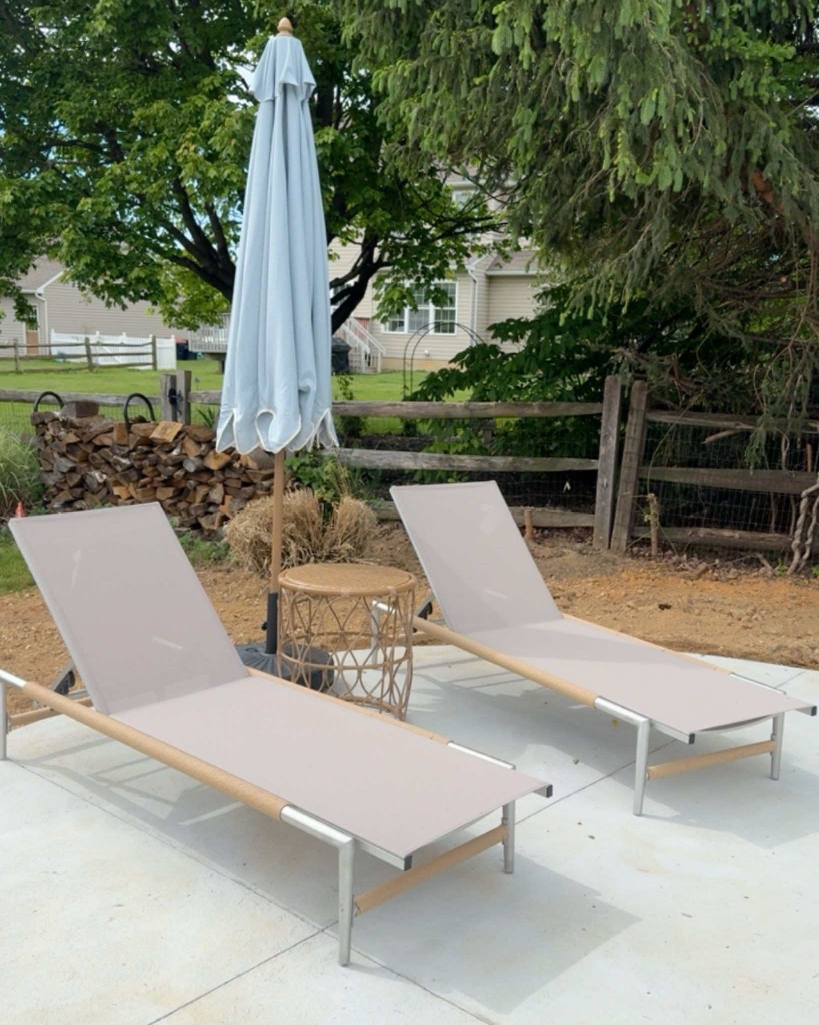 The pool patio furniture is set up! I’m in loooove! 😍

Lounge chairs
Patio table
Accent table
Outdoor umbrella
Walmart
Target 
Outdoor
Porch