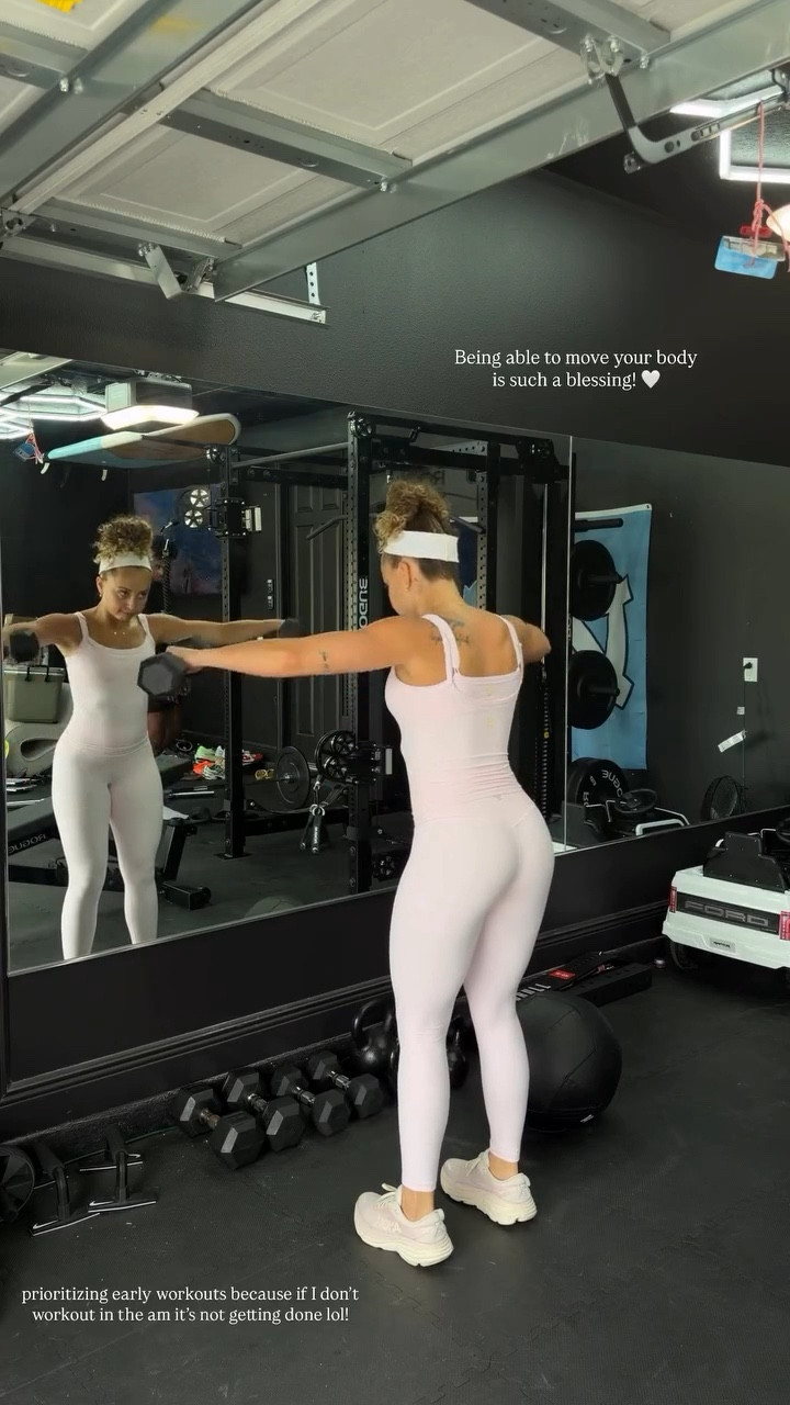 prioritizing early workouts because if I don’t workout in the am it’s not getting done lol!  Being able to move your body is such a blessing! 🤍