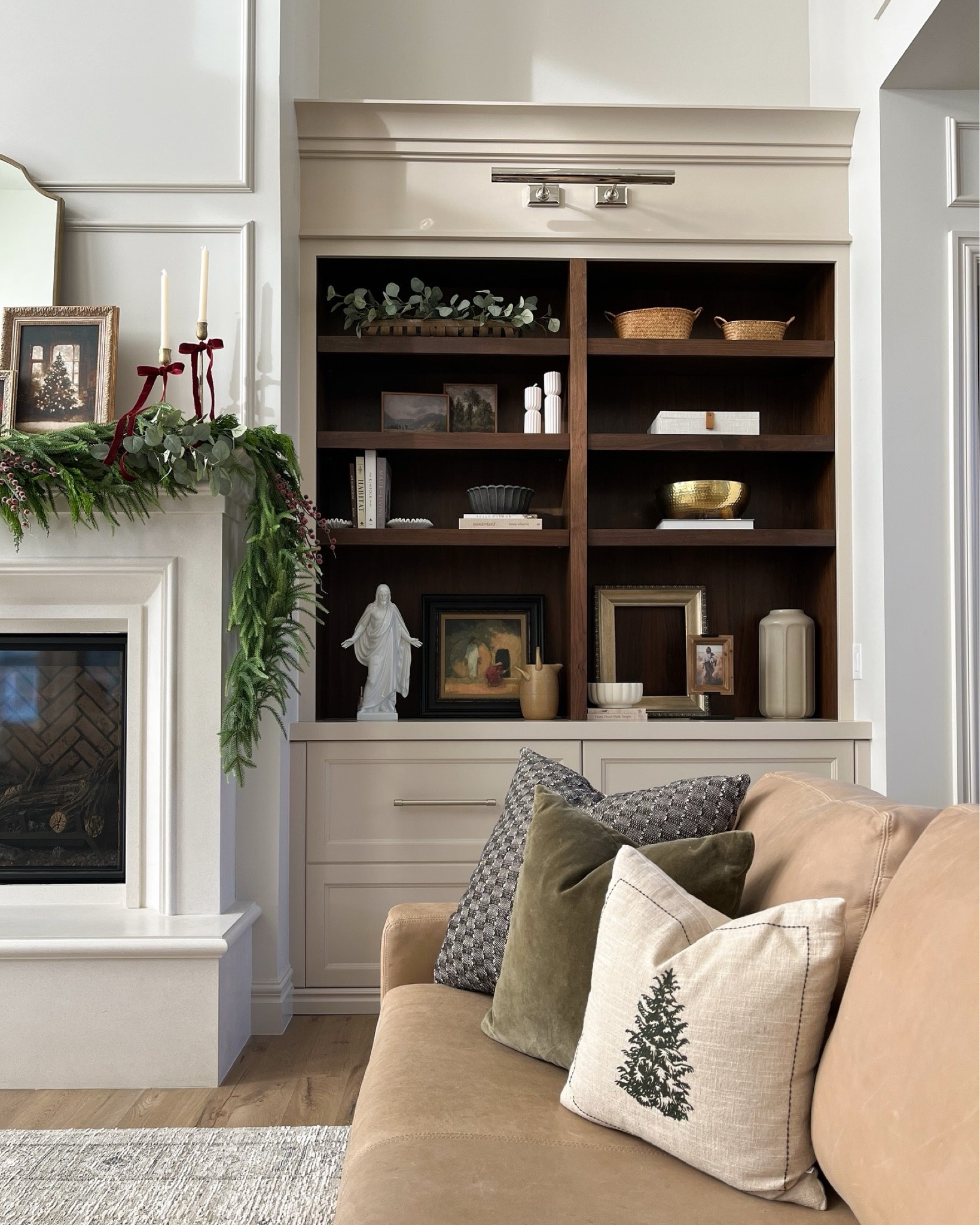 Living Room and Christmas Holiday Decor

#target #christmas #livingroom



#LTKHome #LTKSaleAlert #LTKHoliday