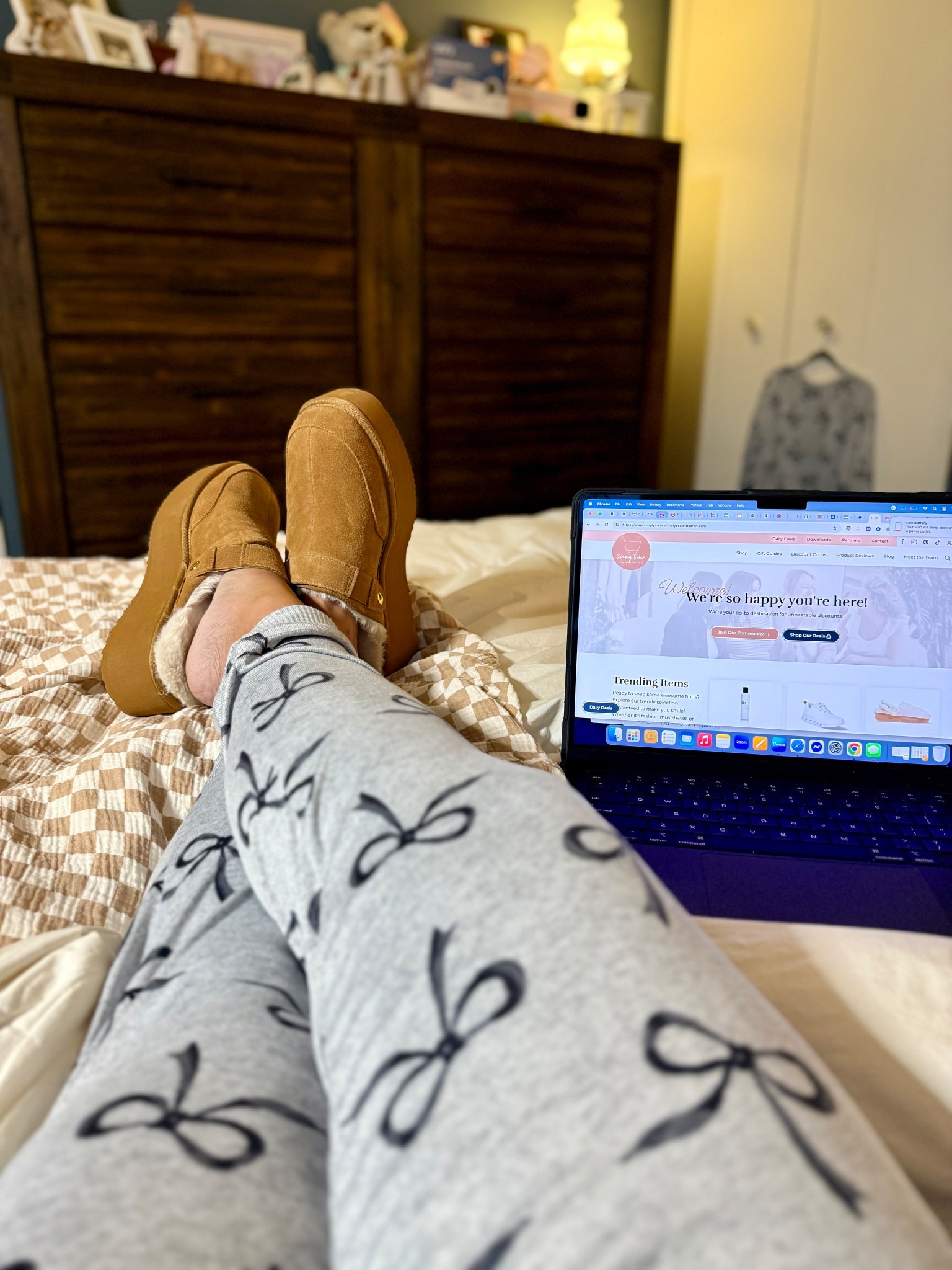 Slow mornings like this ☕️ Getting a little work done in my Joyspun bow joggers and faux-fur clog slippers — both so soft and comfy I’ve basically been living in them. Under $25 and $12 right now! Not pictured: sweet 1-month-old baby Luke snoozing in my other arm 🩵

#joyspun #walmartfinds #ltkloungewear #ltkmomstyle #walmartfashion #walmartpartner @walmartstyle

#LTKStyleTip #LTKFindsUnder50 #LTKBump
