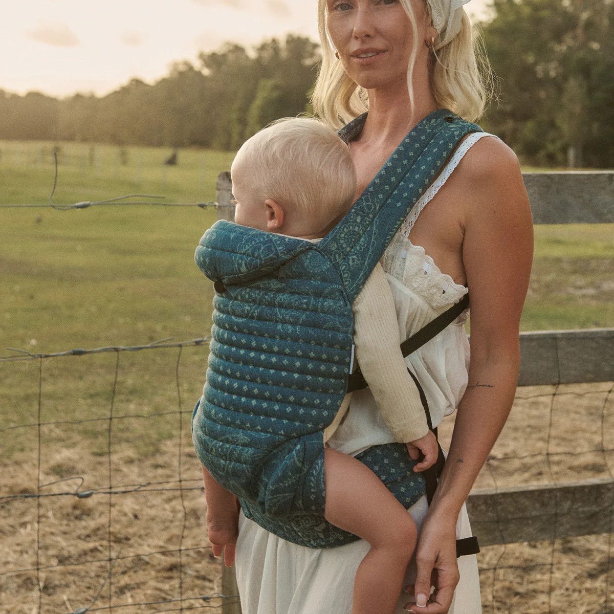 BUMPSUIT | Armadillo Baby Carrier - SPELL | BUMPSUIT