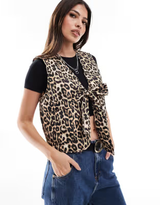 ONLY quilted gilet in leopard print - BROWN | ASOS (Global)