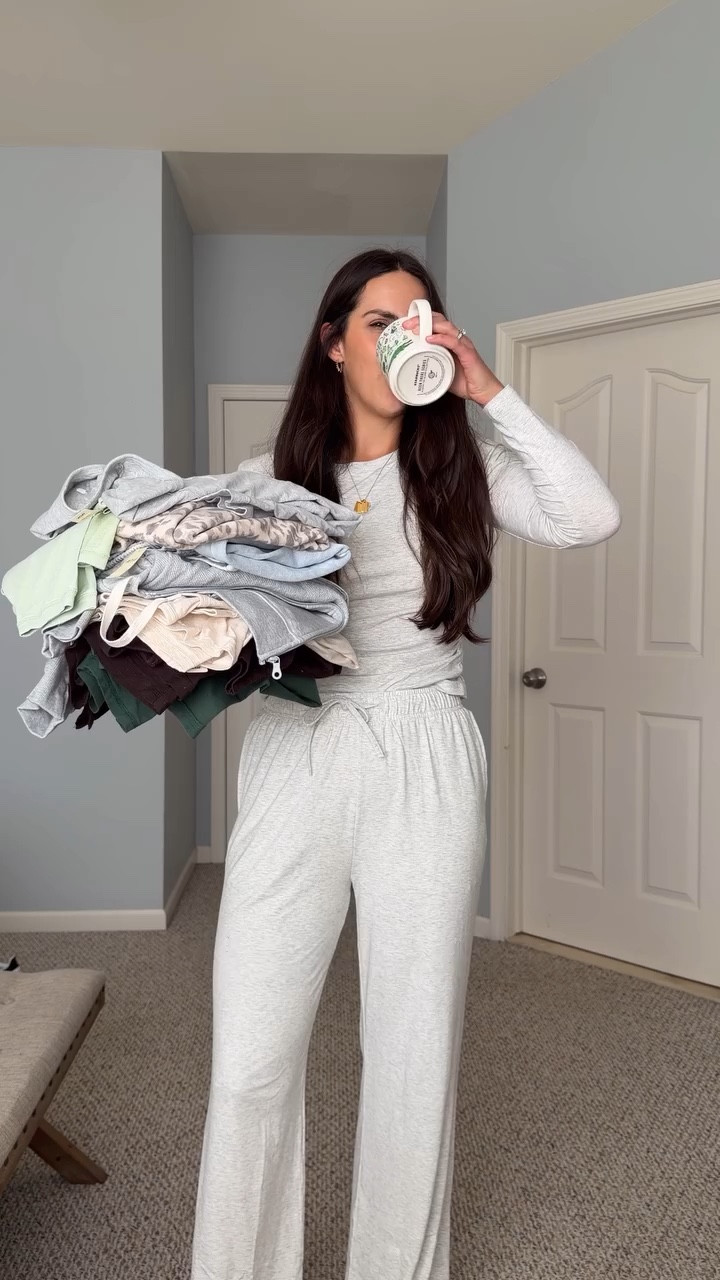 Do not sleep on the aerie clearance tab! Comment AERIE and I’ll send ya a link✨ things are selling out quacking to make sure to check it out sooner rather than later too! 

I always check the aerie clearance tab because I always get SUCH GOOD deals there and I know I’m going to love the fabrics and the cozy fits every time. I just checked and it looks like they just added a bunch of good stuff recently too👀

#aerie #aeriereal #springoutfits