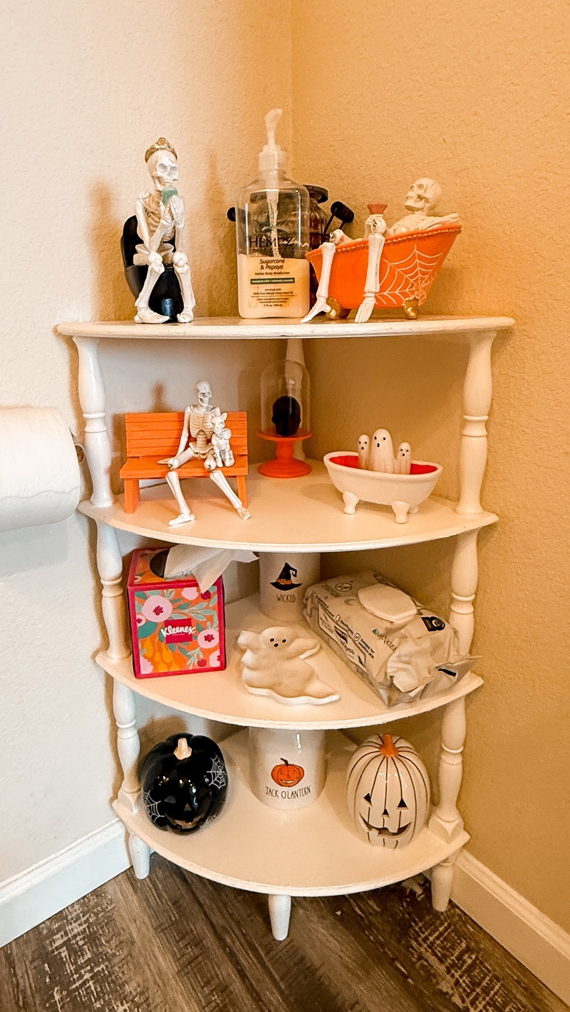 Halloween bathroom decor 

#LTKHome #LTKSeasonal #LTKStyleTip