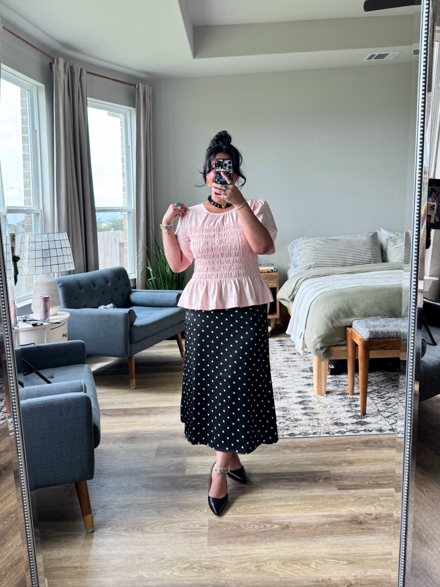 Cutest Amazon outfit for the office! I’m 5’1” size 12. // SKIRT: size UP! Especially if you’ve got thick thighs or hips. This runs small, so I sized up to an XL. // TOP: wearing a L but definitely could’ve done the M. It’s very very stretchy. Shade pink // SHOES: true to size

#LTKPetite #LTKMidsize #LTKOver40