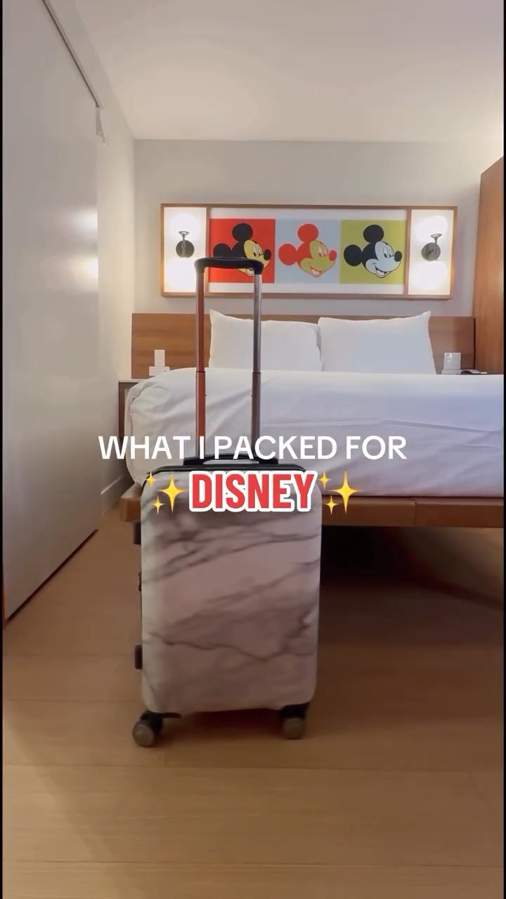 What I packed for the most magical place on earth 🐭✨ @disneyparks 

#dallasinfluencer #dallasblogger #disneybound #disneyoutfits #packwithme #disneystyle #disneyadult