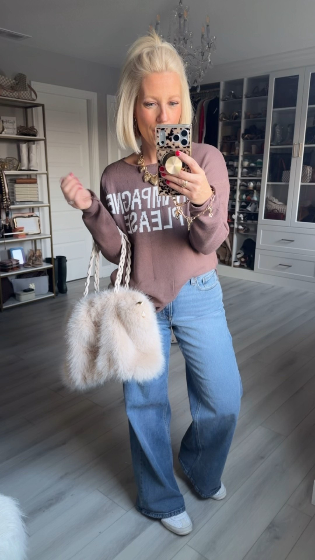 This “champagne please” knit top is perfect for a NYE night out or in!!
⬇️⬇️⬇️
Top size small
Jeans size 6

#LTKSaleAlert #LTKFindsUnder50 #LTKHoliday