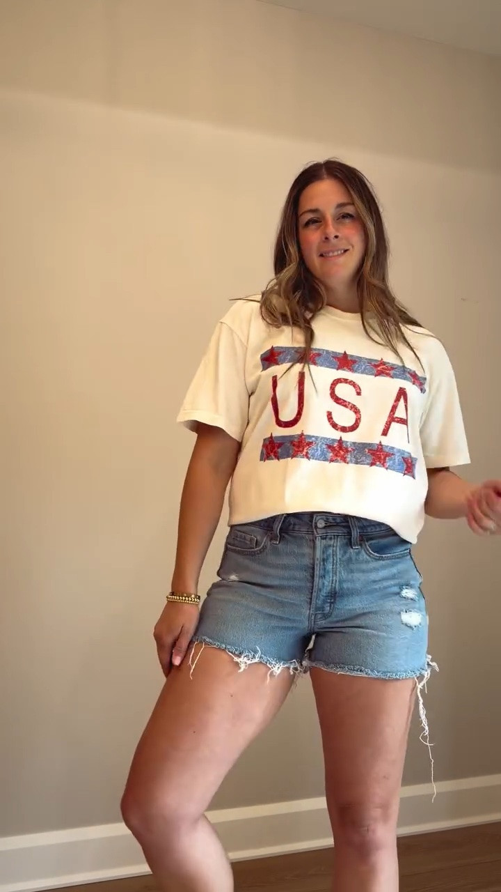 Hi friends ❤️🤍💙 happy Memorial Day weekend! @mtnmoverz has the most adorable red white and blue collection out for all the summer holidays! Grab yours today for 30% off all weekend! Comment OUTFIT for links! 💋

#ad #mtnmoverzpartner #memorialdaysale #memorialday

#LTKSaleAlert