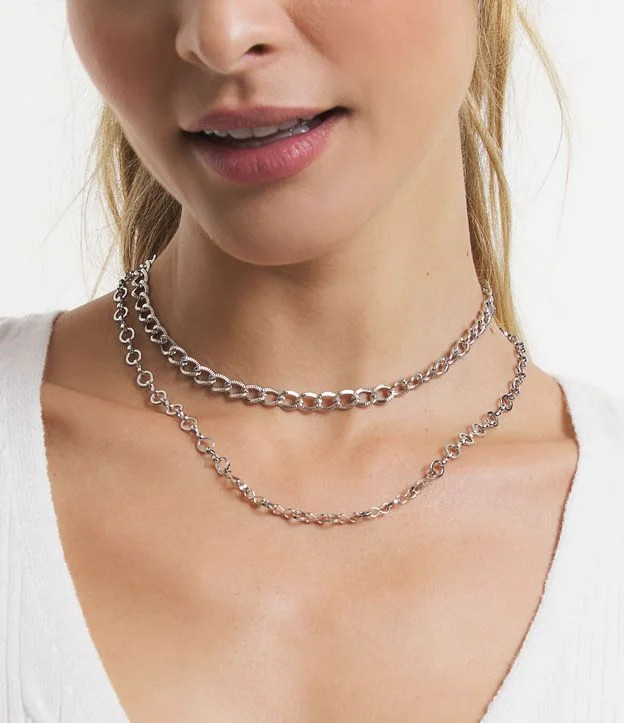 Colar Camadas Curto com Elos Ovais Prata | Renner (BR)