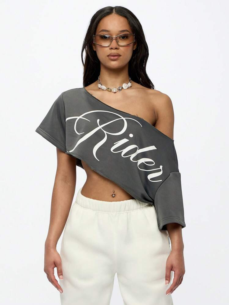 SUMWON WOMEN Off Shoulder Rider Graphic Print Tee Crop Top Summer Festival Concert Party Clothing Casual Streetwear Comfy Modern Design | SHEIN