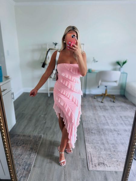 Wedding guest dress size small runs a big bit so comfy, not see through, would also be a gorgeous event or vacation dress

34 ddd 28 w 140 lbs 5’3 

petite style, petite curvy fashion, petite outfits, dresses, amazon 

#LTKMidsize #LTKFindsUnder50 #LTKStyleTip
