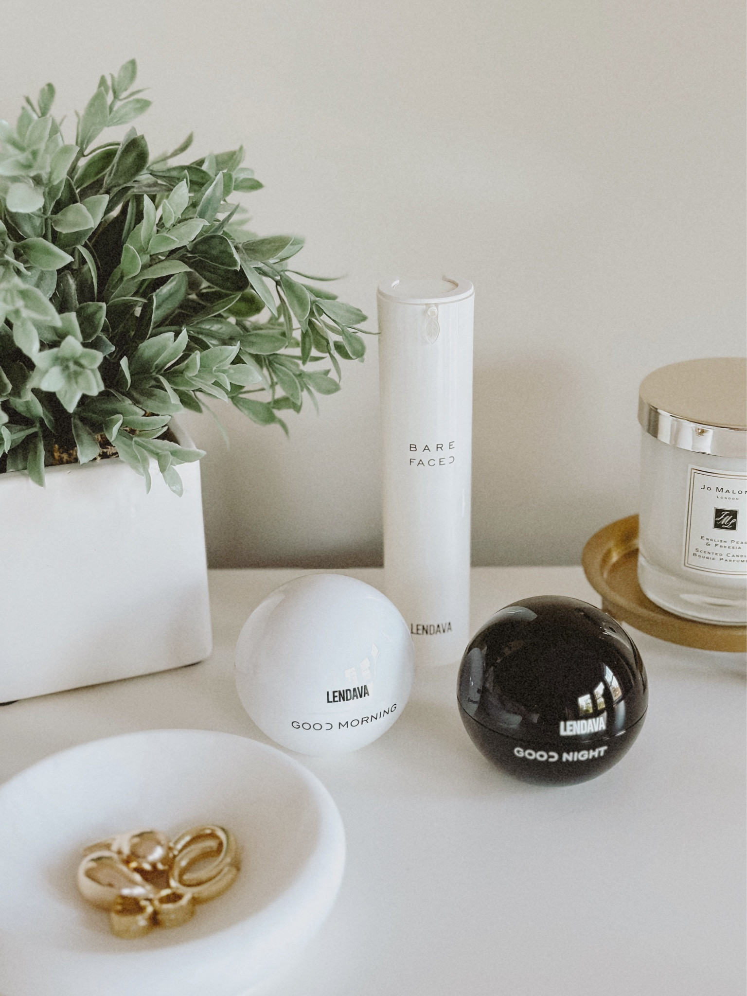 𝑆𝑢𝑛𝑑𝑎𝑦 𝑟𝑒𝑠𝑒𝑡 🧖🏻‍♀️✨🤍☁️

It’s the minimal routine, maximum impact for me // @lendava 

You can shop my skincare & other @lendava products at the links below! 

Don’t forget to follow me to shop my favorite brands, stay up to date on current sales, and to keep up with what’s trending!

#ad #lendava #skincare #itgirl #beautyfavorites #lendavaskin #lendavaskincare #lifestyle #sundayreset #travel #liketkit #shopltk #beauty #sweetcarolinecollection

#LTKGiftGuide #LTKFindsUnder100 #LTKBeauty