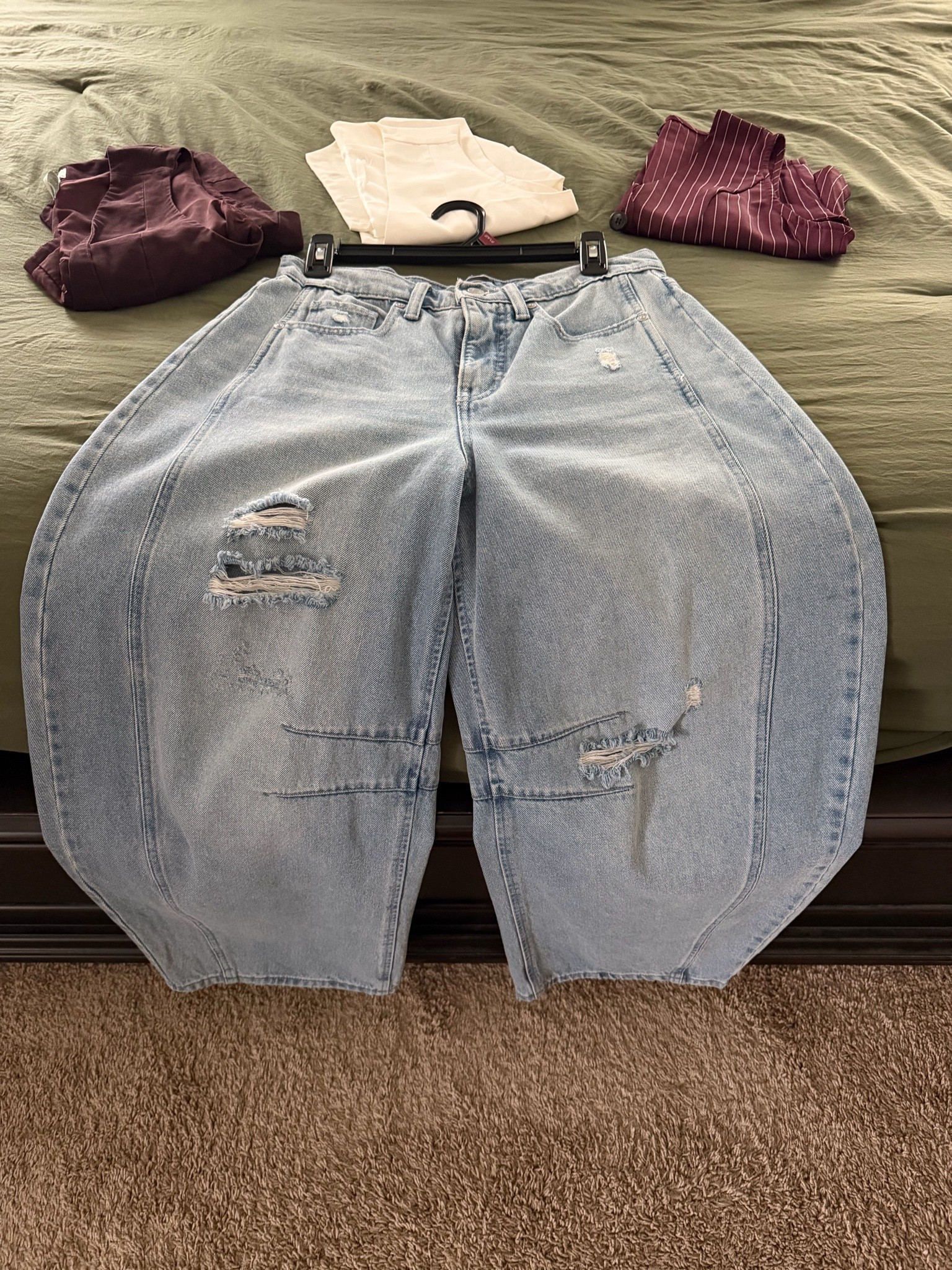 Barrel jeans and vest outfit. Which color vest should I wear

#LTKootd #LTKOver40 #LTKPetite