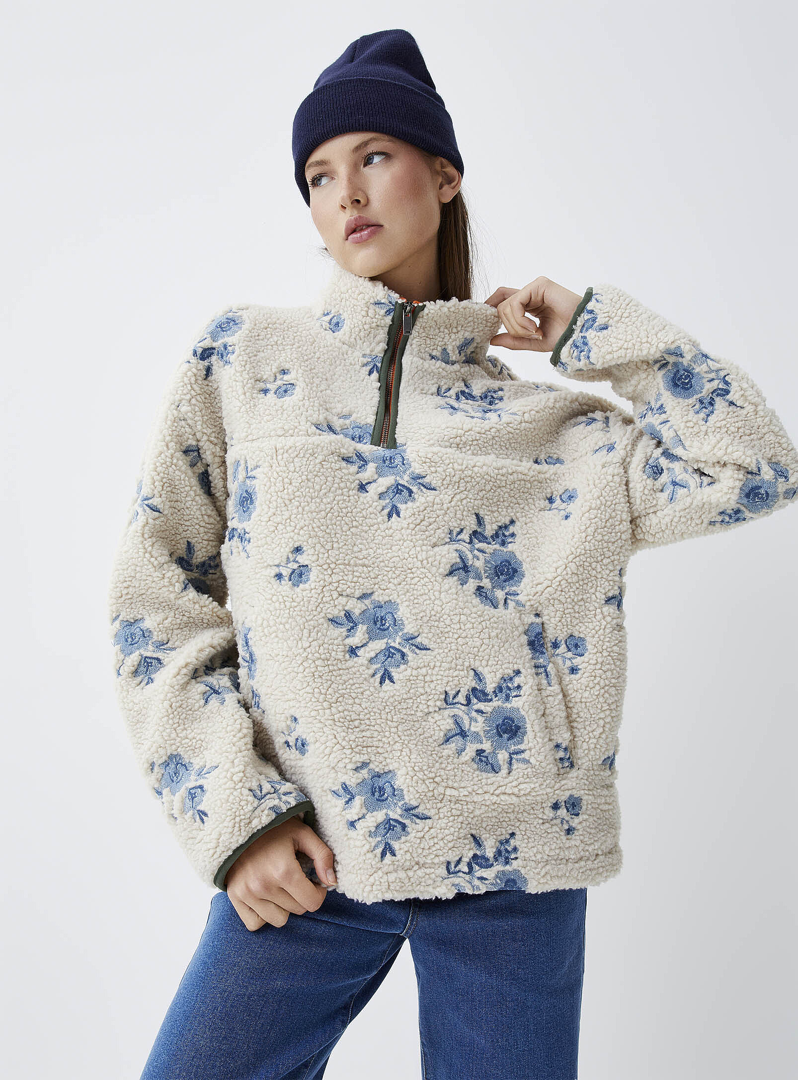 Twik - Blue flowers fleece sweatshirt (Women, White, SMALL) | Simons