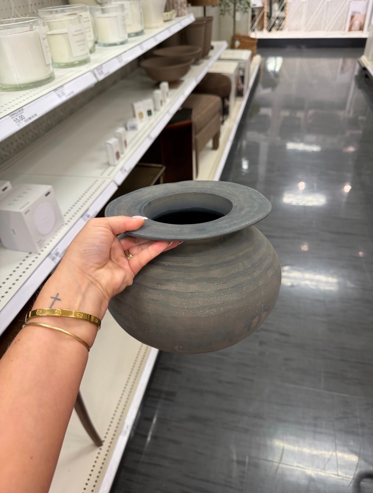 This vase >

#LTKSeasonal #LTKHome #LTKdayinmylife