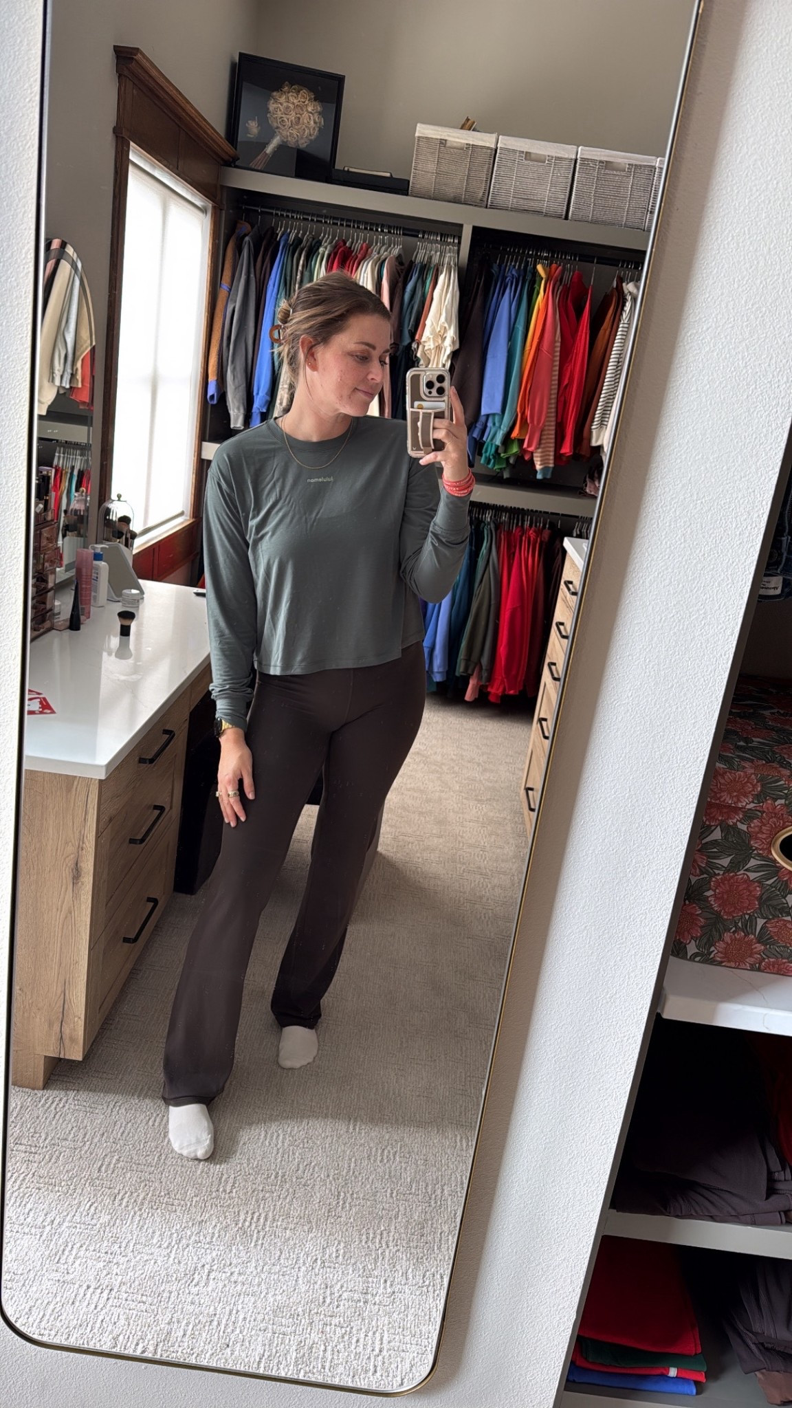#1 favorite leggings in my closet right now. Thicker and super flattering. Great quality. Love the straight leg. 

Wearing the medium tall
Size 8 in the tee
