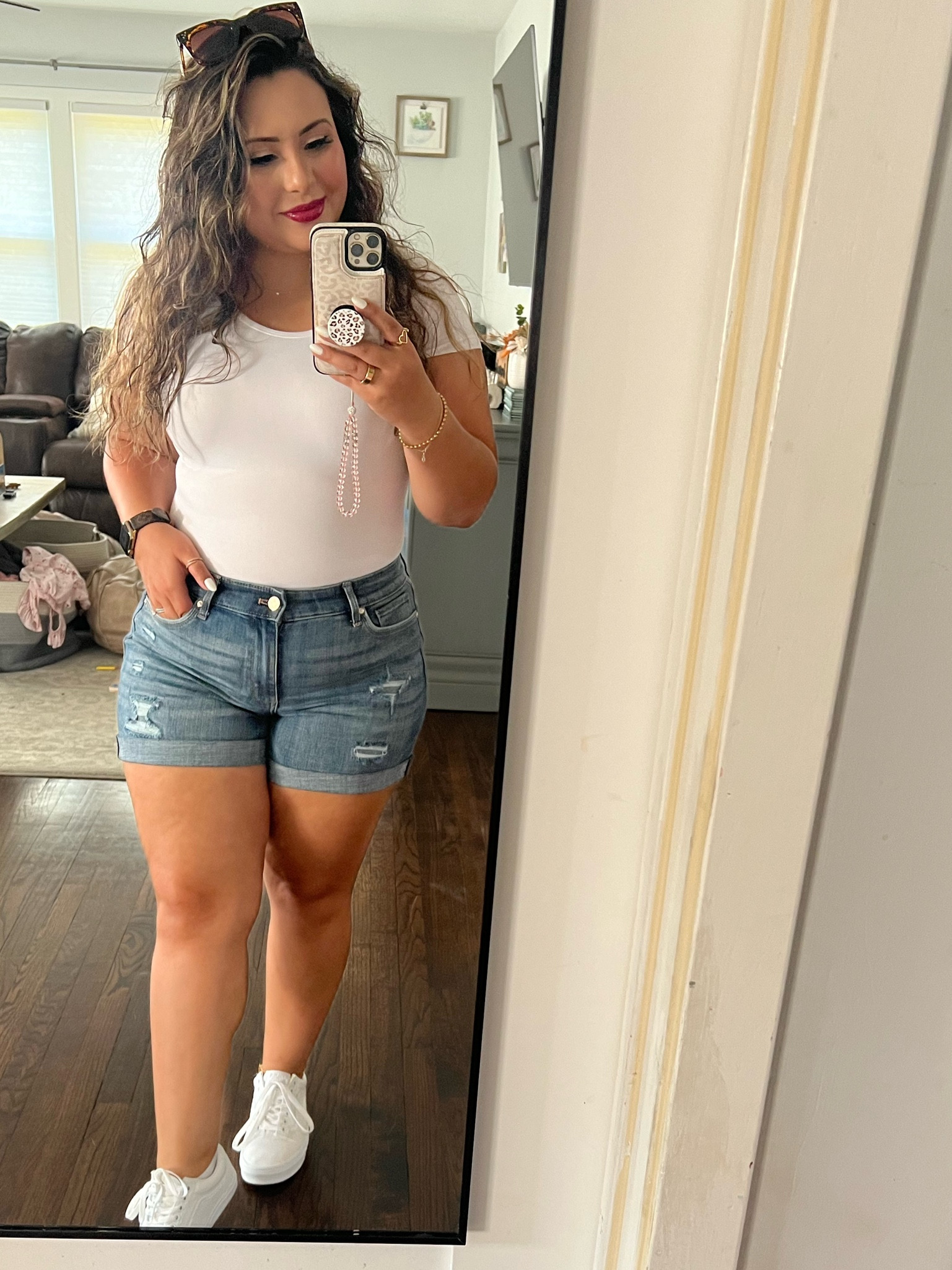 Easy slimming mommy fit I’m 5’2 a size 10 in shorts and medium in tops 

#LTKfit #LTKFind #LTKunder50