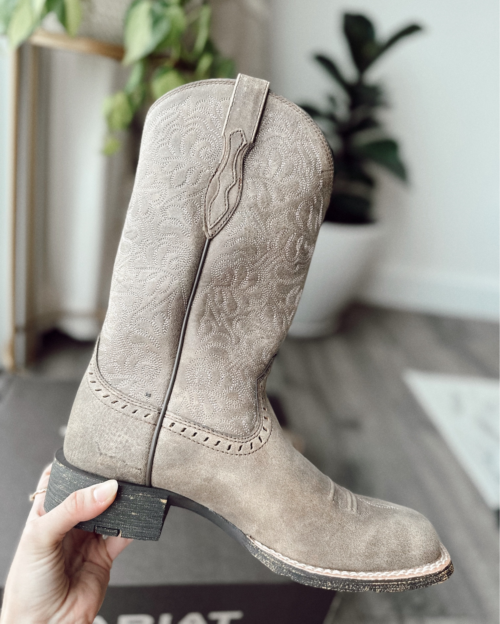 Obsessed with these square toe Ariat boots! 👢🌾🌿🤠

Farm work wear, riding boots, trail riding, horseback riding 

#LTKWorkwear #LTKFindsUnder100 #LTKStyleTip