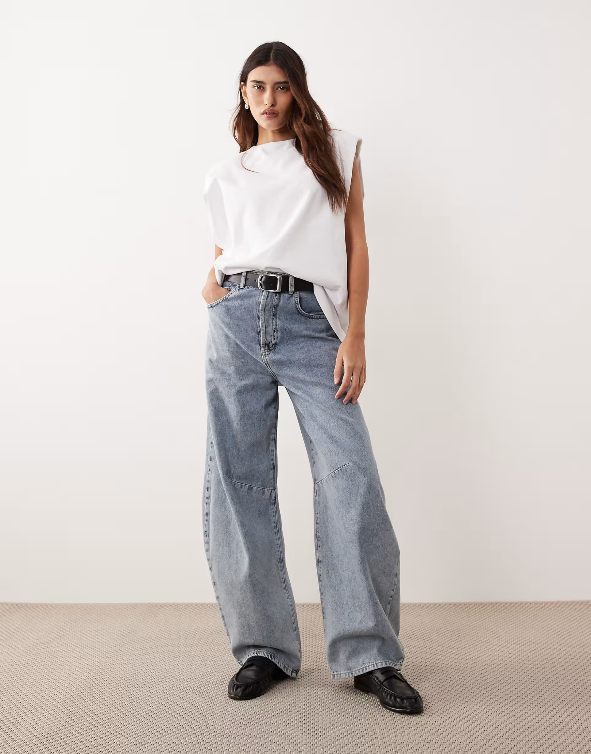 ARRANGE Sydney denim barrel leg jean in 90's light wash blue | ASOS | ASOS (Global)