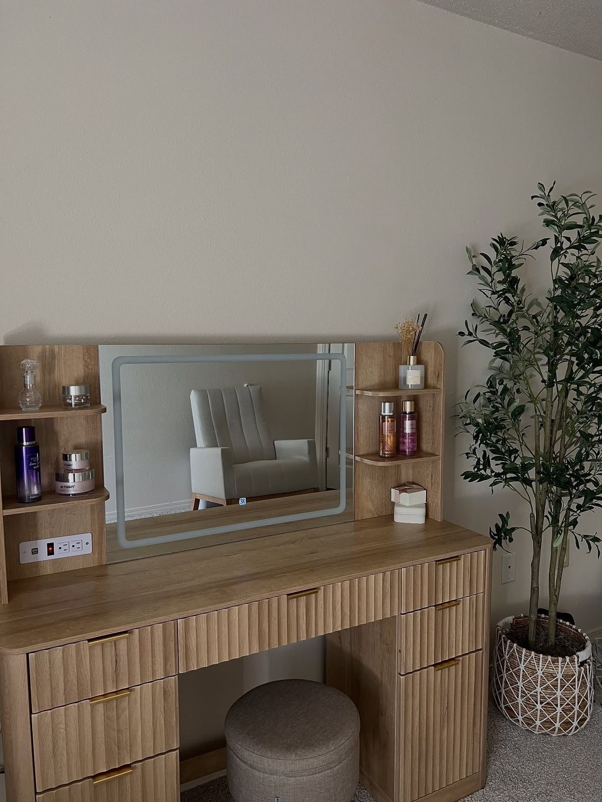 obsessed with this viral makeup beauty vanity 🤎

#LTKgrwm #LTKdayinmylife #LTKSpringSale