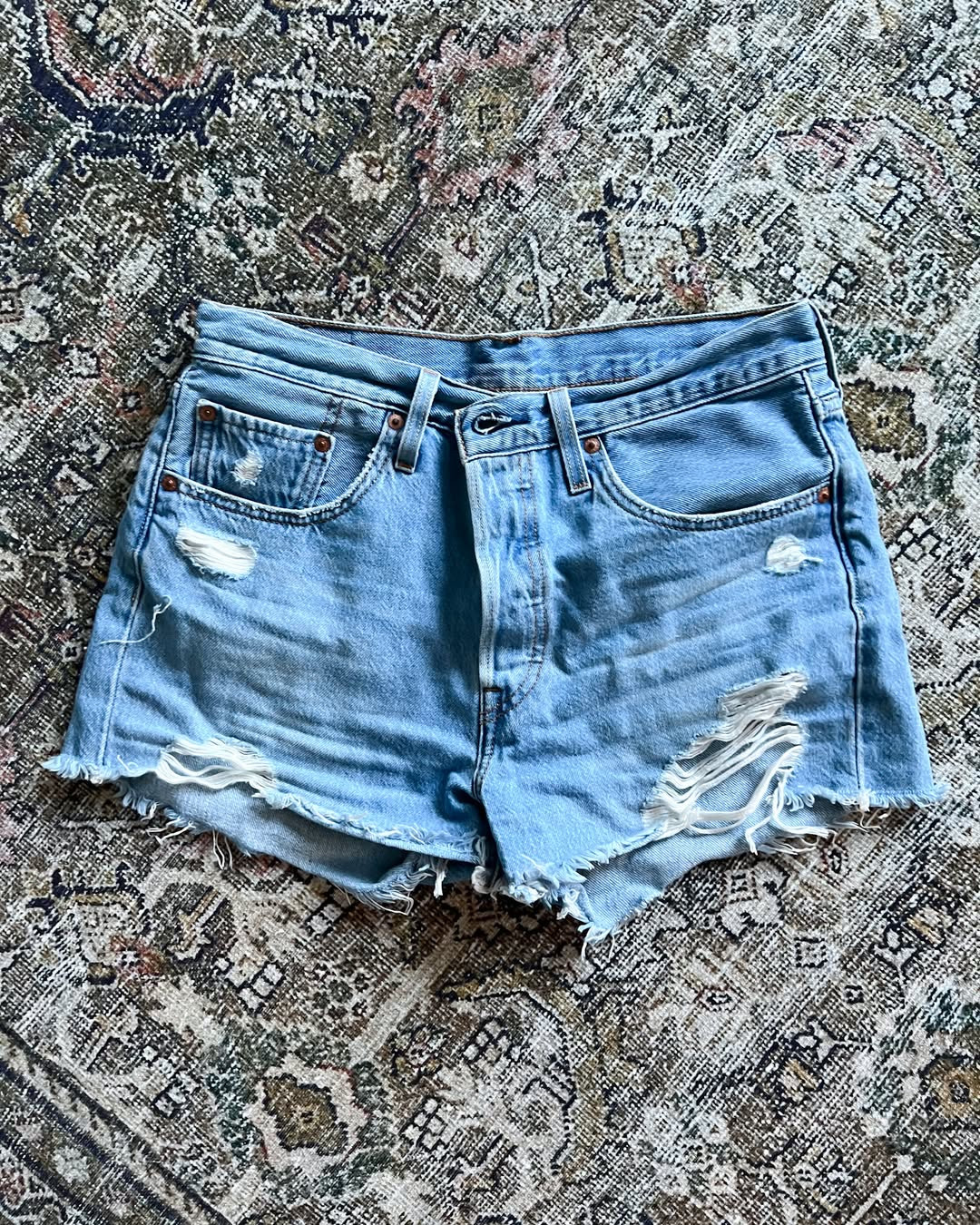 Levi’s shorts on sale now!

Denim shorts outfit ideas
High waisted denim shorts
Casual summer jean shorts
Distressed cutoff shorts
Oversized denim shorts look
White denim shorts outfit
Mom fit jean shorts
Denim shorts street style
Everyday summer denim looks

#LTKootd #LTKSeasonal #LTKSaleAlert