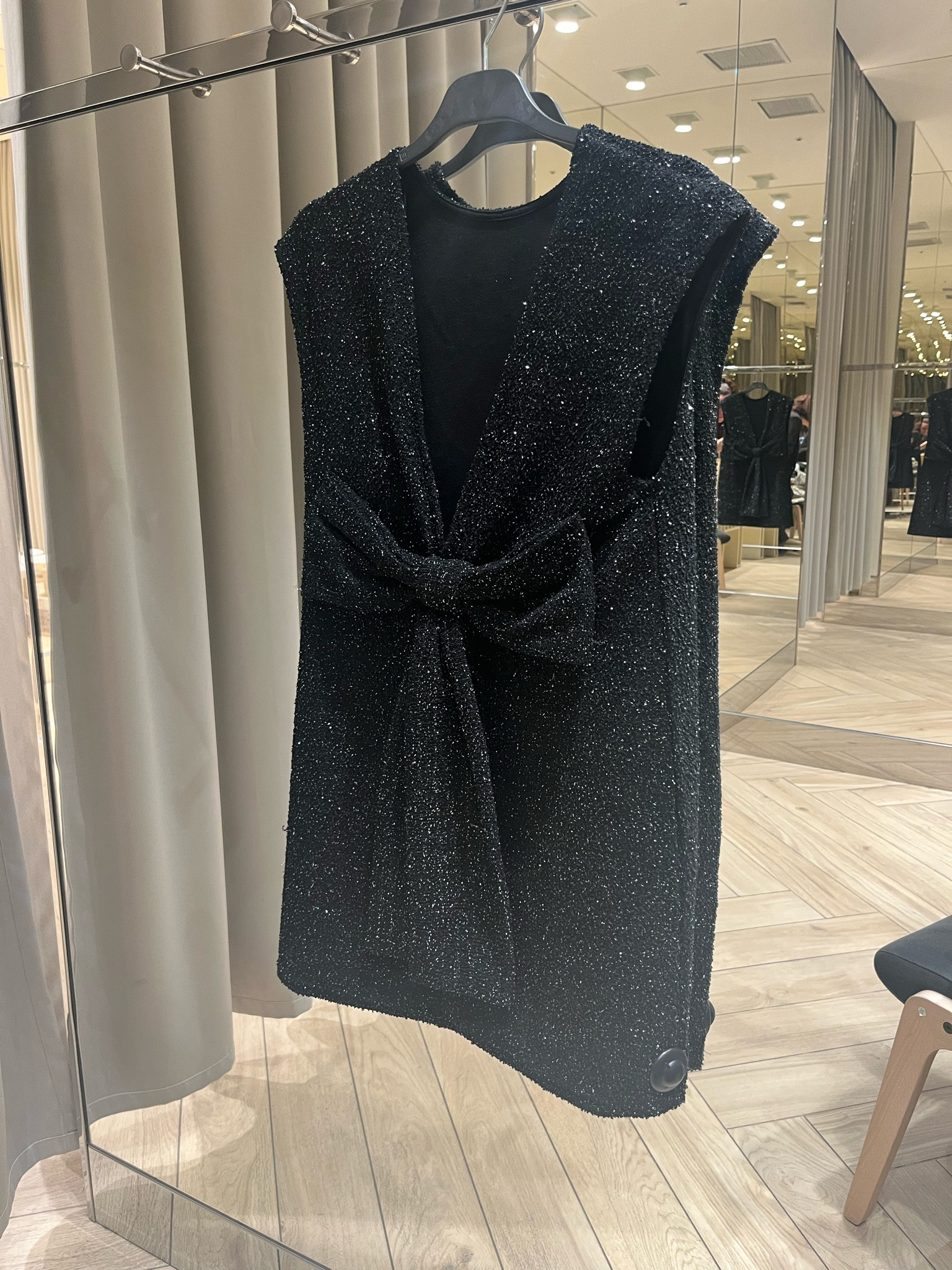 BOW DRESS 🎀
Tags: festive party wear outfit inspo Christmas night out h&m trending style black LBD sparkly embellishment low back city break Parisian style cyber week

#LTKpartywear #LTKCyberWeek