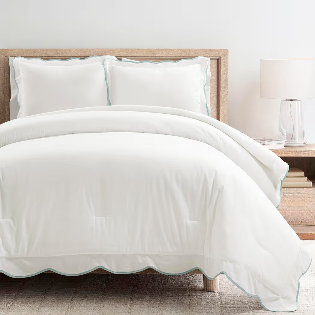 Lush Decor Coastal Chic Scalloped Edge Comforter Set, 3 Piece Set King/California King, Blue & Wh... | Amazon (US)