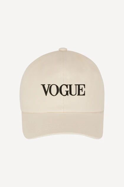 Casquette VOGUE écrue avec logo brodé | Vogue FR