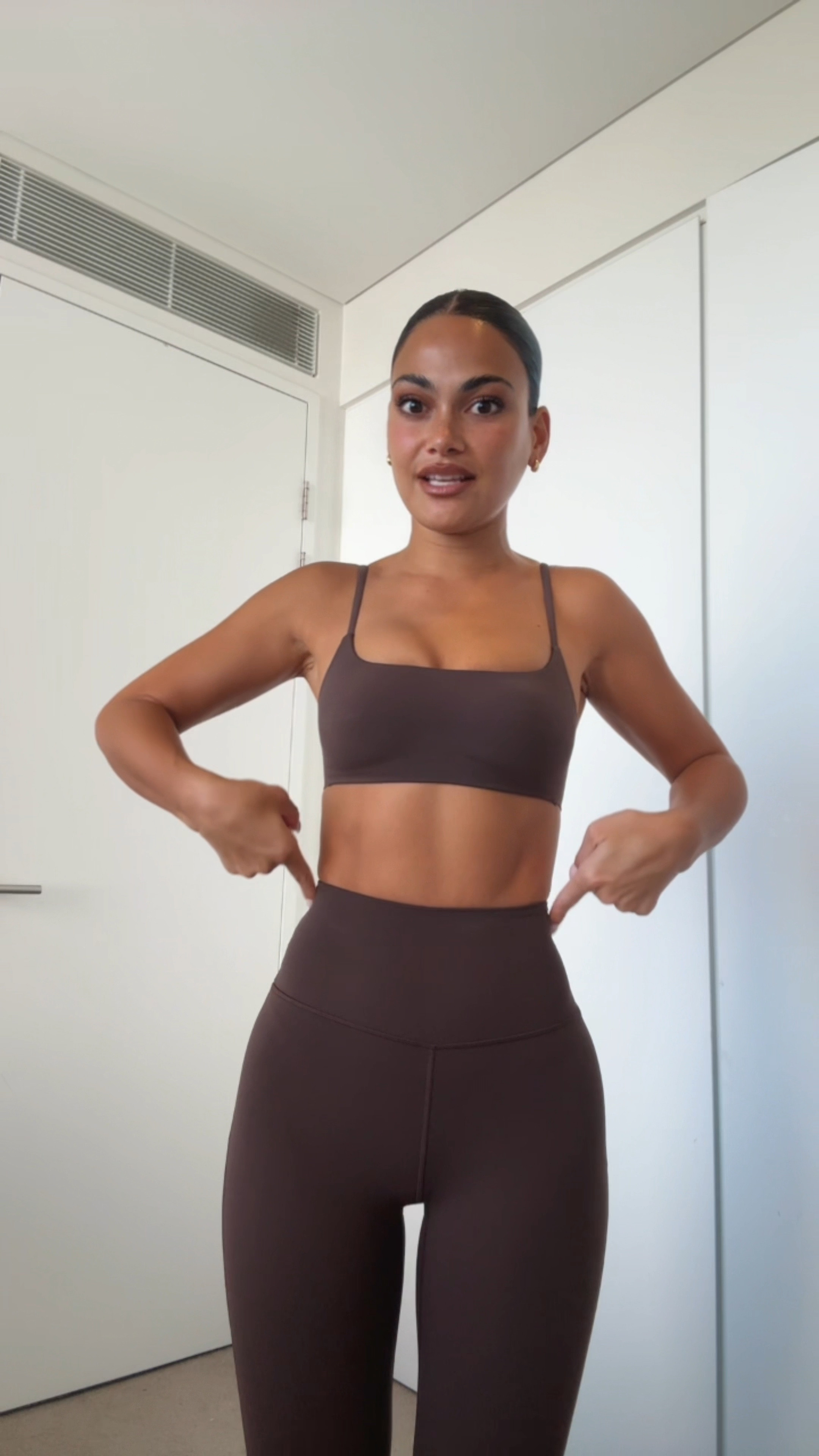 I’m wearing size 4 (AU 8) in the top and size 2 (AU 6) in the pants 🤎 I recommend sizing down in the pants like I did if you’re short like me 