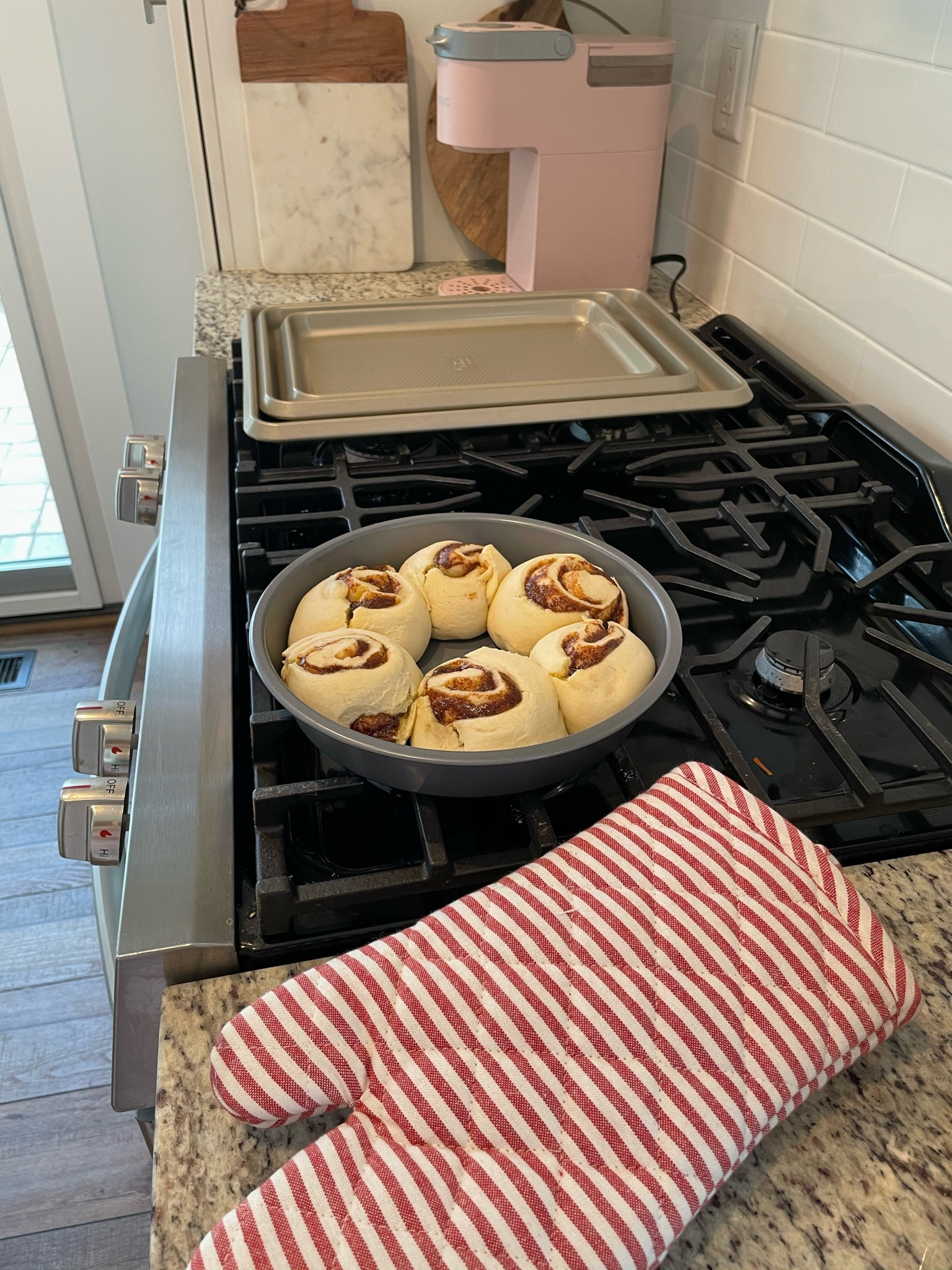 Holiday Baking time is my favorite! I love these gold cookie sheets from Target (only $20 for all 3!) and this cute cinnamon roll pan. You can use these all year round but it makes the holidays feel even more festive. ✨🍪❤️

#LTKHoliday #LTKSeasonal #LTKHome