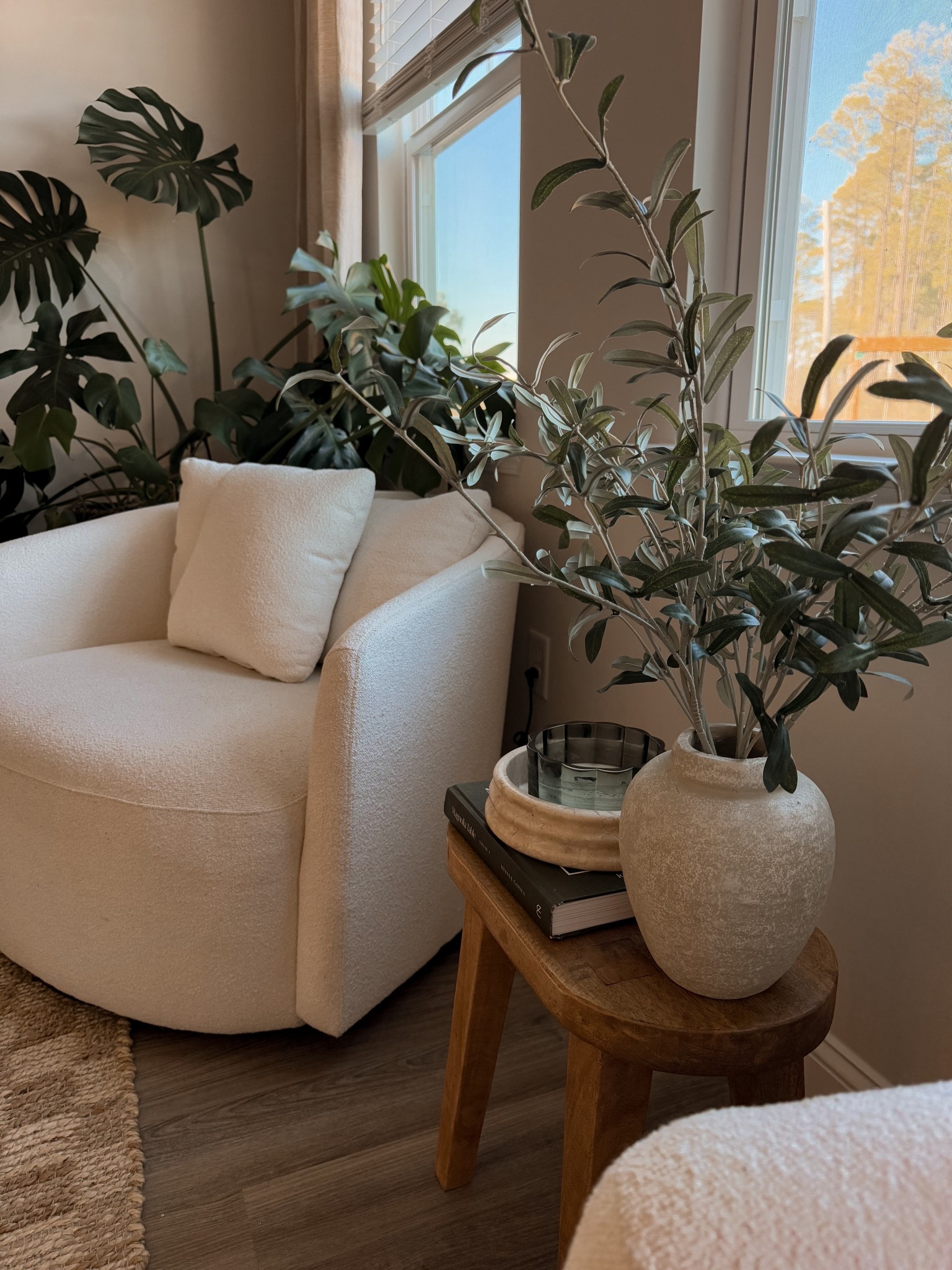 My side table is currently on sale !

Target, Target find, side table, wood table, living room, chair, accent chair, Walmart, Walmart find 

#LTKFindsUnder100 #LTKSaleAlert #LTKHome