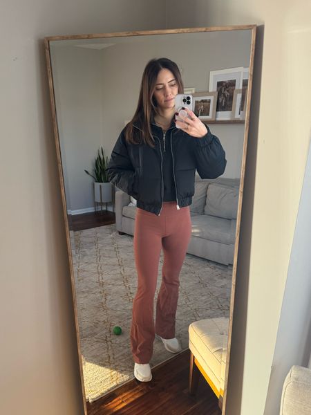 Fav flare legging, long enough for tall girls. This color is out of stock, but available in many others. 

Sweatshirt: small 
Coat: small 
Leggings: TTS, 4 
Sneakers; up half size 