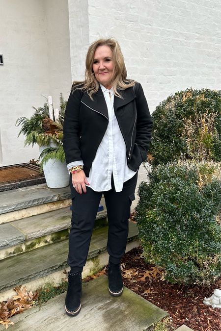 20% off this weekend at Gibson look with code NANETTE20. Some exclusions apply.  but all the blazers we love and these joggers and this tunic blouse are all included in 20% off! 

I wear an XL in the blazers, large in blouses and large in these joggers  

#LTKmidsize #LTKfindsunder100 #LTKover40