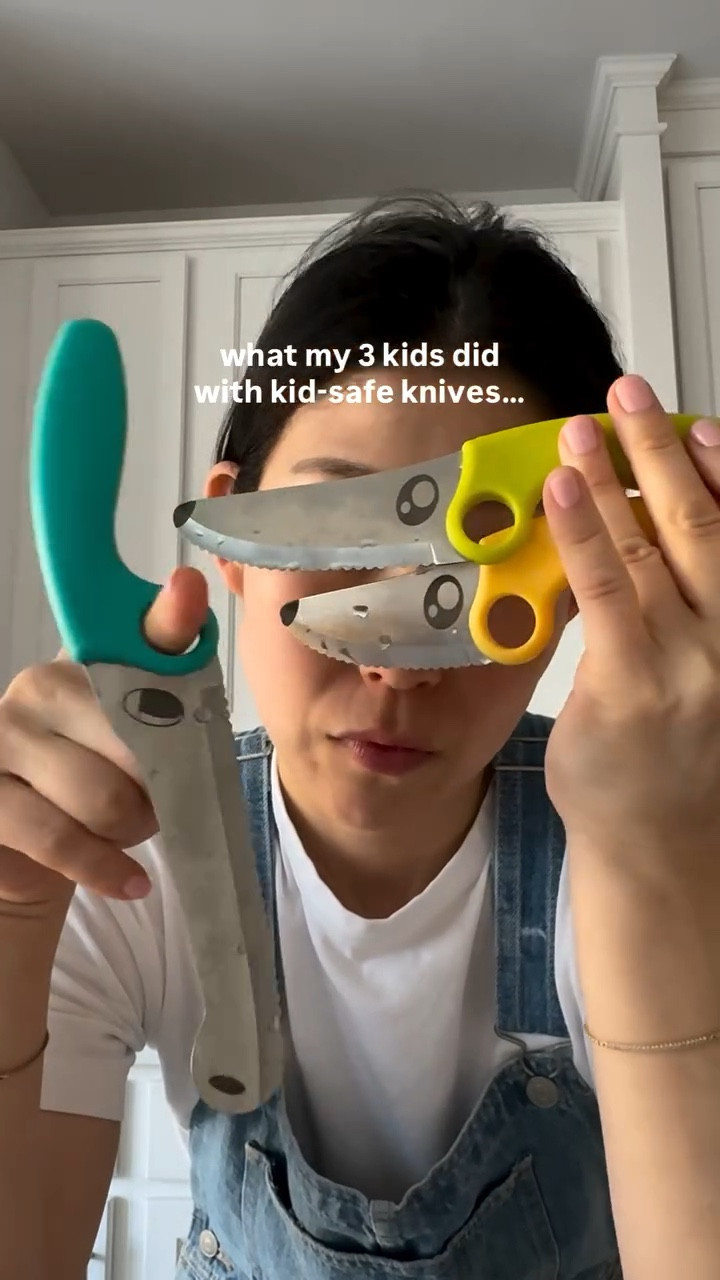 Found my 3rd one’s knife somewhere it definitely didn’t belong… 

Comment “link” and I’ll send you the stainless steel kid-safe knife set we have been loving!

Rounded edges + finger grip = perfect for little hands
My 8, 5, and 2 year old are OBSESSED — cutting fruit, playing, feeling so proud.

Pro tip: leftover veggies during meal prep = instant activity