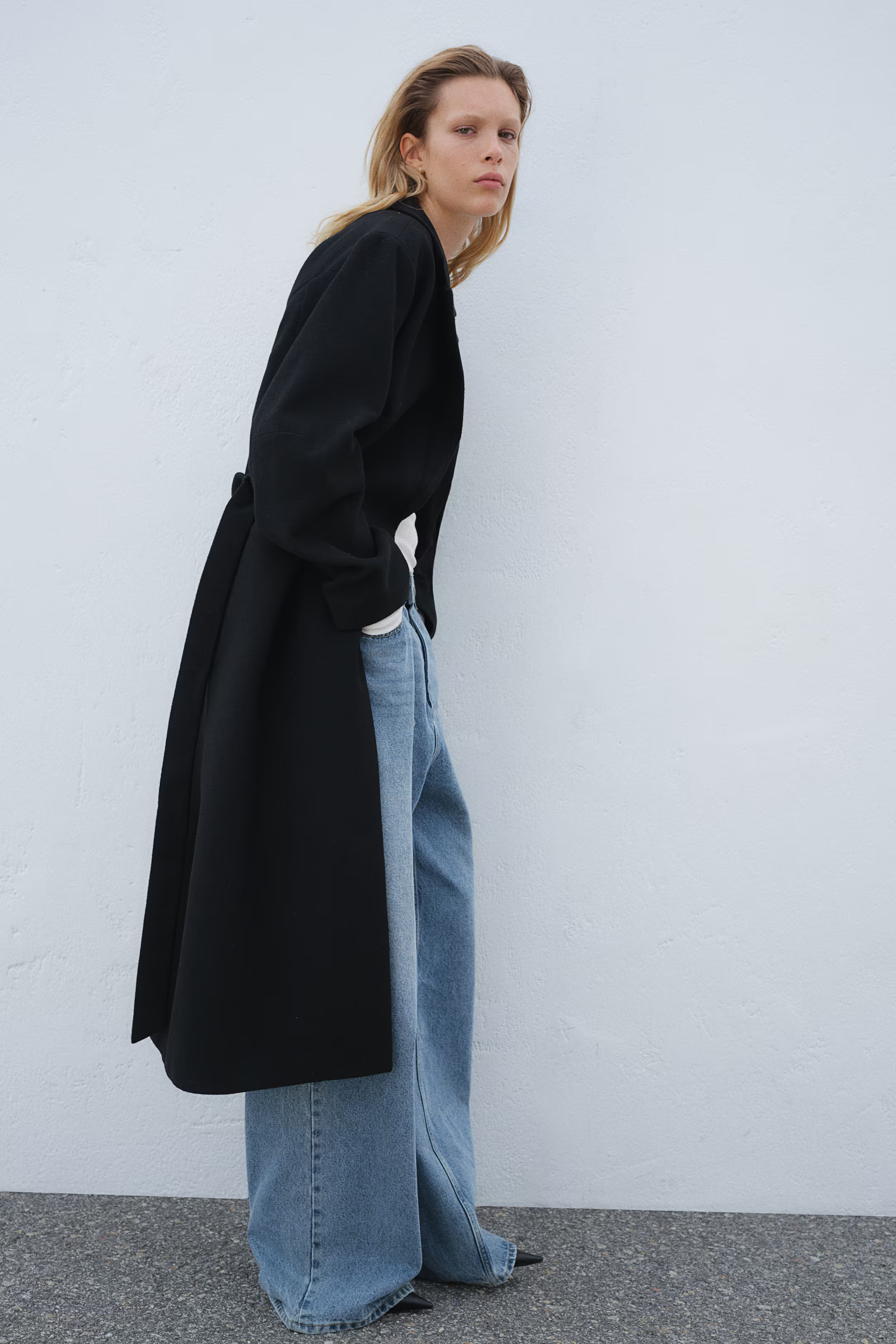 Angerauter Twillmantel mit Bindegürtel - Schwarz - Ladies | H&M AT | H&M (DE, AT, CH, NL, FI)