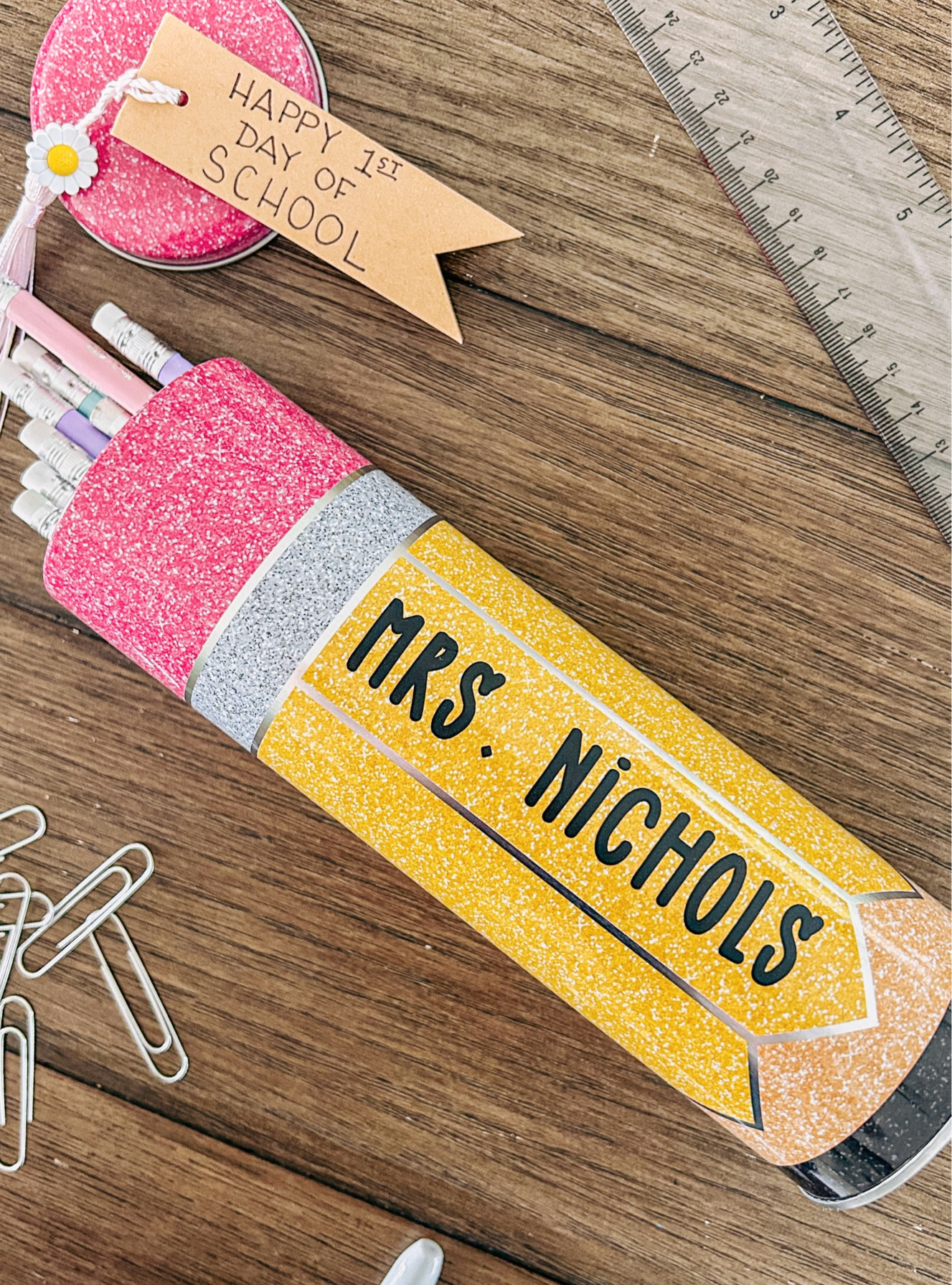 Cutie back to school teacher gift idea!


1st day of school, teacher appreciation, pencil storage, pencil holder, teacher gifts

#LTKKids #LTKBacktoSchool