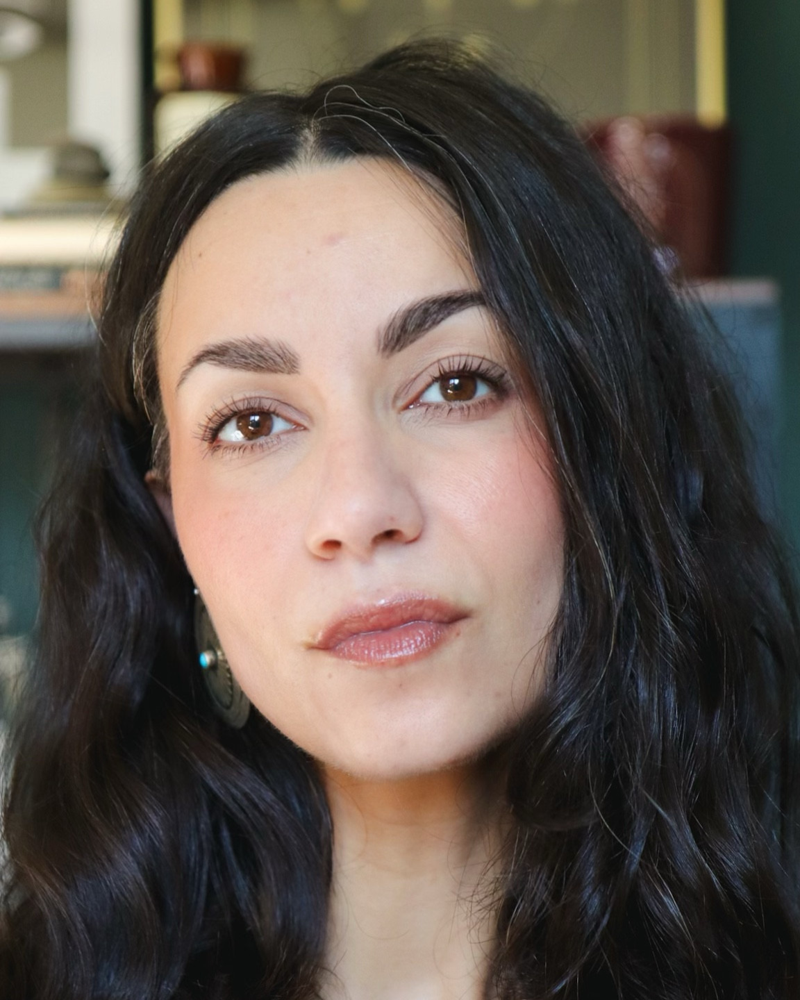 Mon makeup du moment, environ 5 jours sur 7 🫶🏼

TEINTES :
- anti-cernes : 14 / Light Peach
- Sérum teinté RMS : Medium Aura
- Liner sourcils : espresso
- Blush : Maiden’s Blush 