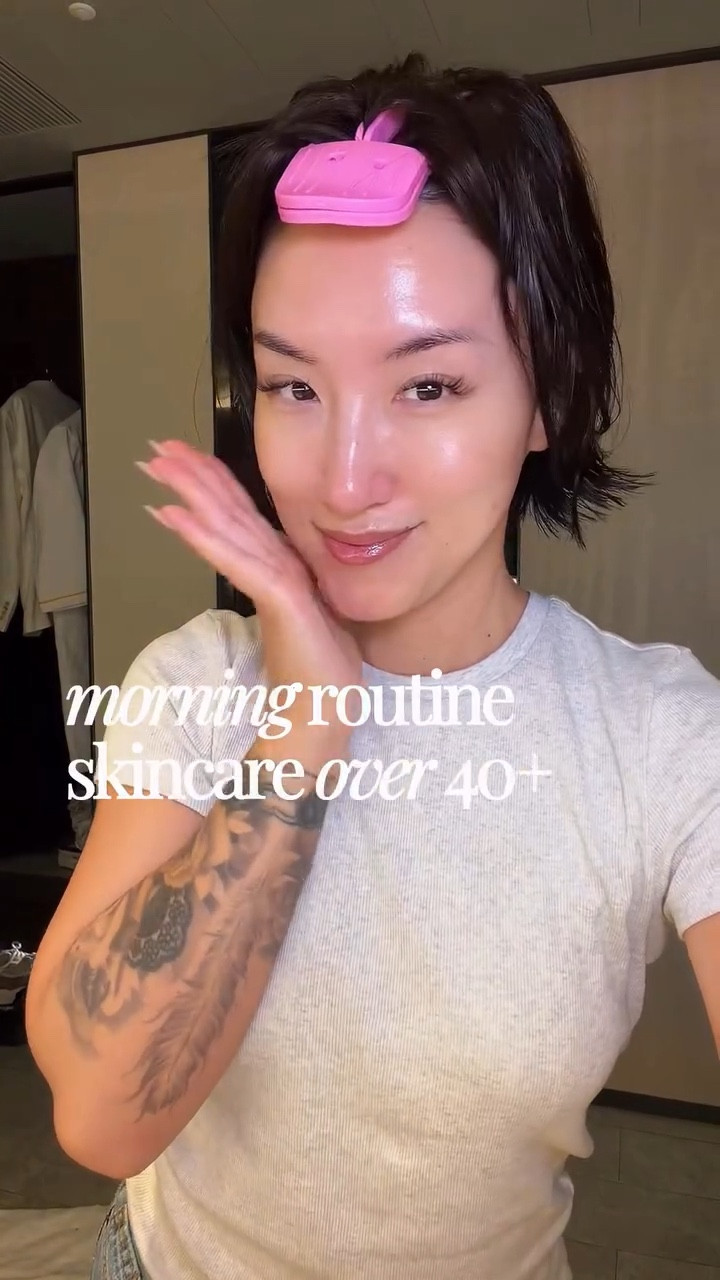 Skincare Over 40 ✨ | Morning Routine (Travel Edition)

I’ll be honest… skincare can be a little overthought sometimes.

At the end of the day, it really comes down to layering well and choosing products that keep your skin calm and balanced.

Traveling definitely puts your body through more—new climates, time zones, all of it. And since our skin is the largest organ, it’s usually the first place that shows it 😅

So when I travel, I stick to what I know works: calming + hydrating only. Nothing extra.

Here’s what I’ve been using for my morning GRWM before makeup on this trip:
💧 Toner: TIRTIR Milk Skin Toner (Light)
🌿 Essence: Kiehl’s Iris Extract Essence
✨ Serum: TIRTIR SOS Serum
👁 Eye: belif Aqua Bomb Eye Gel
💋 Lip: Dr. Dennis Gross DermInfusions Plump + Repair Lip Treatment
🧴 Moisturizer + Vit C: First Aid Beauty Ultra Repair Cream + Drunk Elephant C-Firma
☀️ SPF: Beauty of Joseon Day Dew SPF

Sometimes keeping it simple really does the trick 🤍

#SkincareOver40 #TravelSkincare #HydratedSkin #MatureSkinCare #MorningRoutine