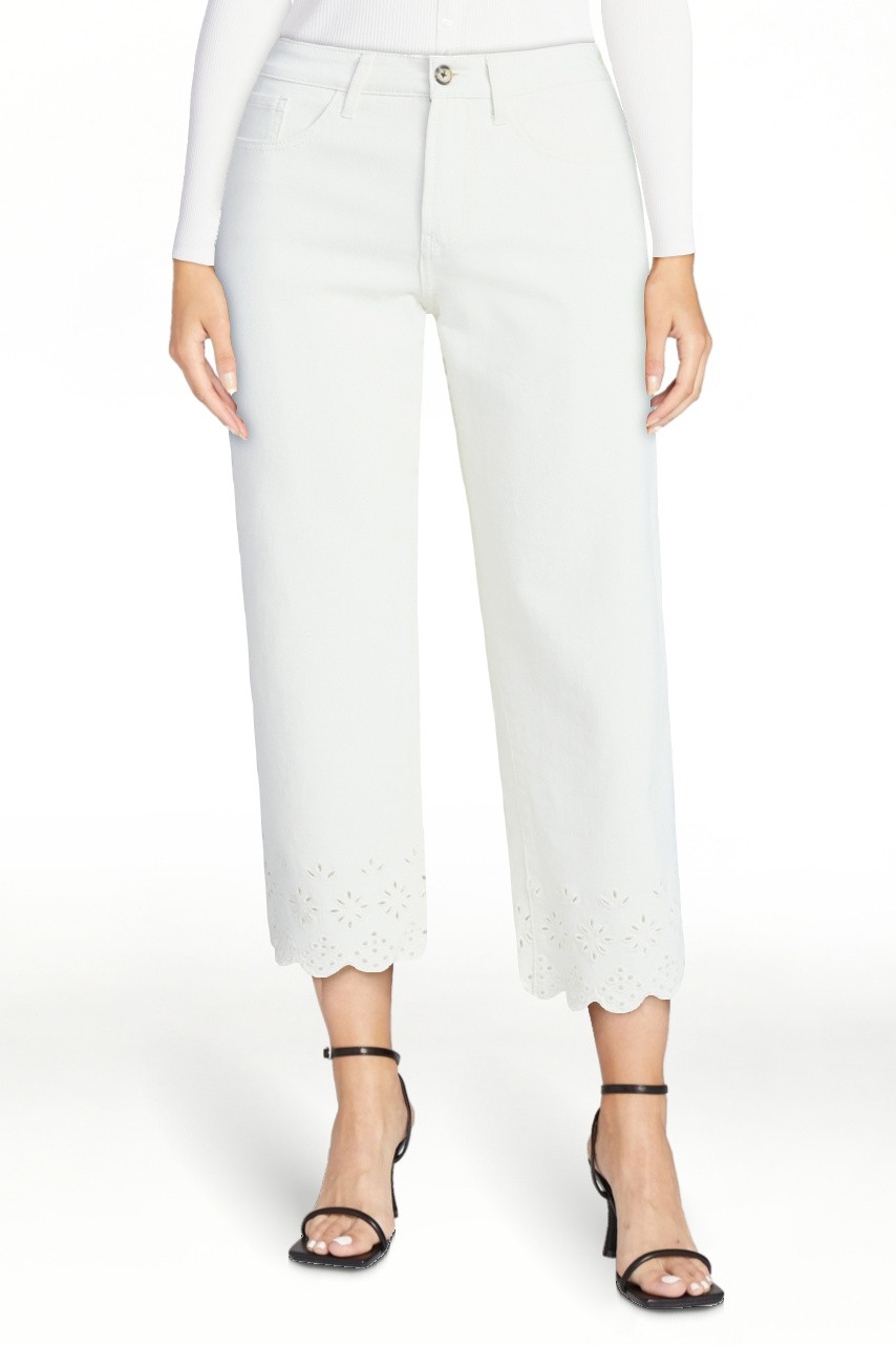 Free Assembly Women's and Women's Plus Embroidered Eyelet Cropped Jeans, 28" Inseam, Sizes 0-26 P... | Walmart (US)