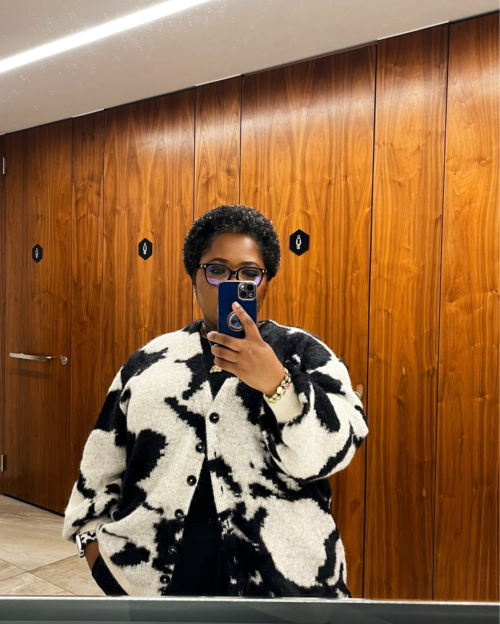 Cosy black and white Cardigan 
And matching Dunks.

#LTKgrwm #LTKPlusSize #LTKootd