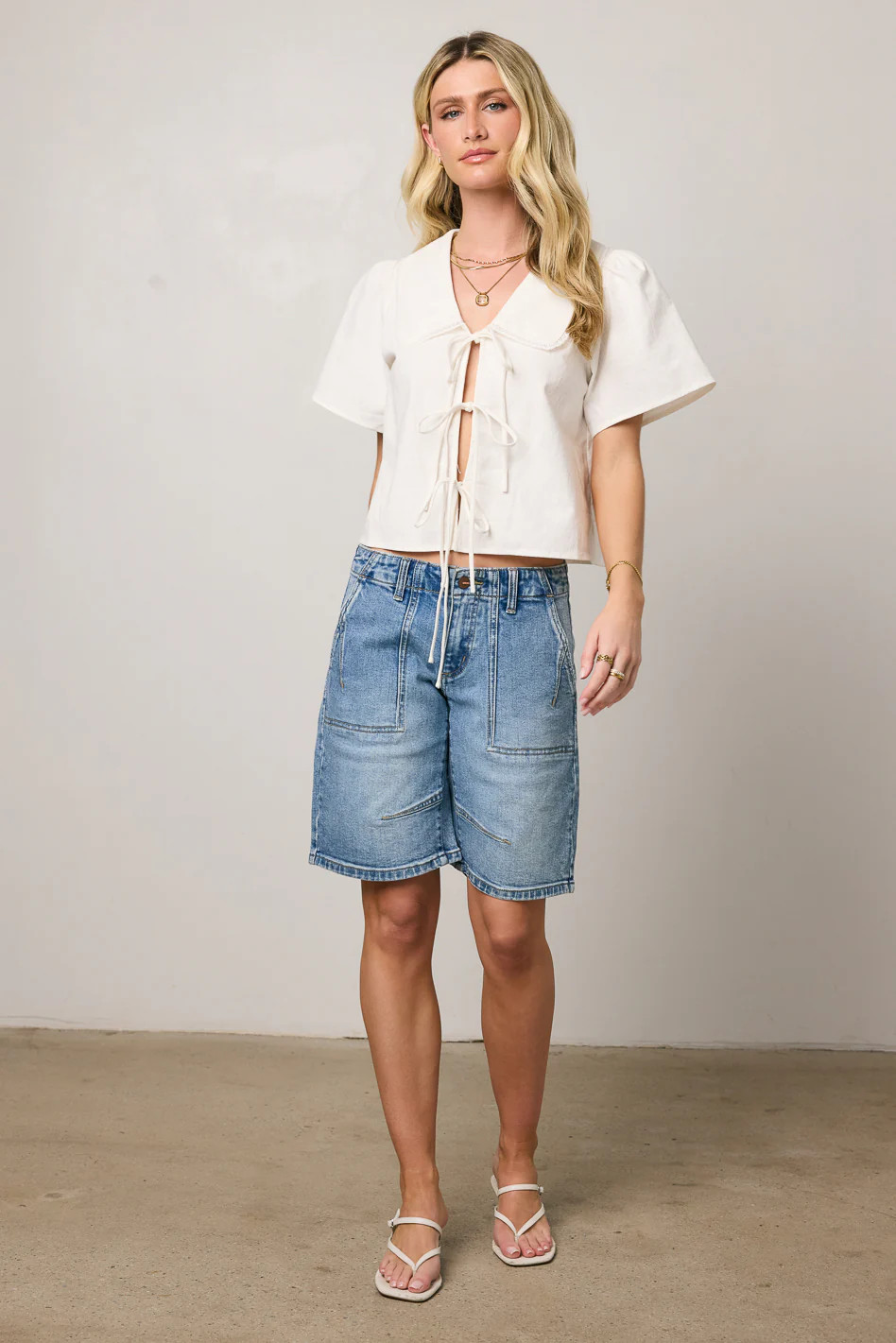 Ally Mid Rise Denim Shorts in Medium Wash | Böhme US