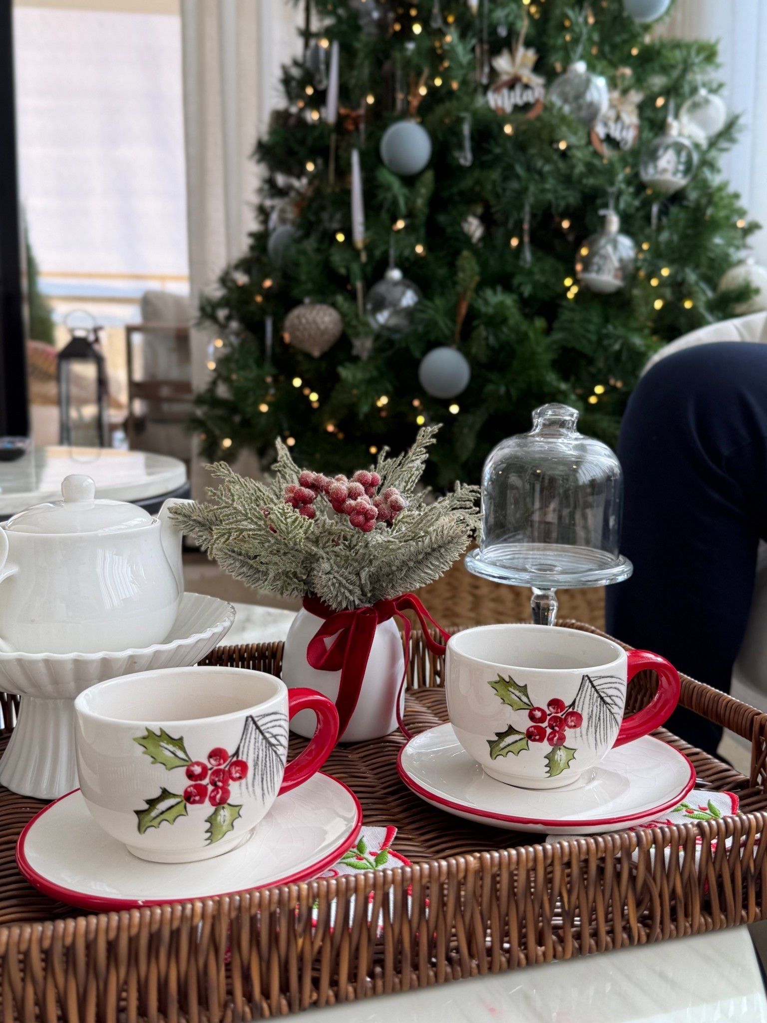Hermoso minicake elevator para colocar tus galletas o minicupcake 🧁

#LTKHoliday #LTKGiftGuide #LTKdayinmylife