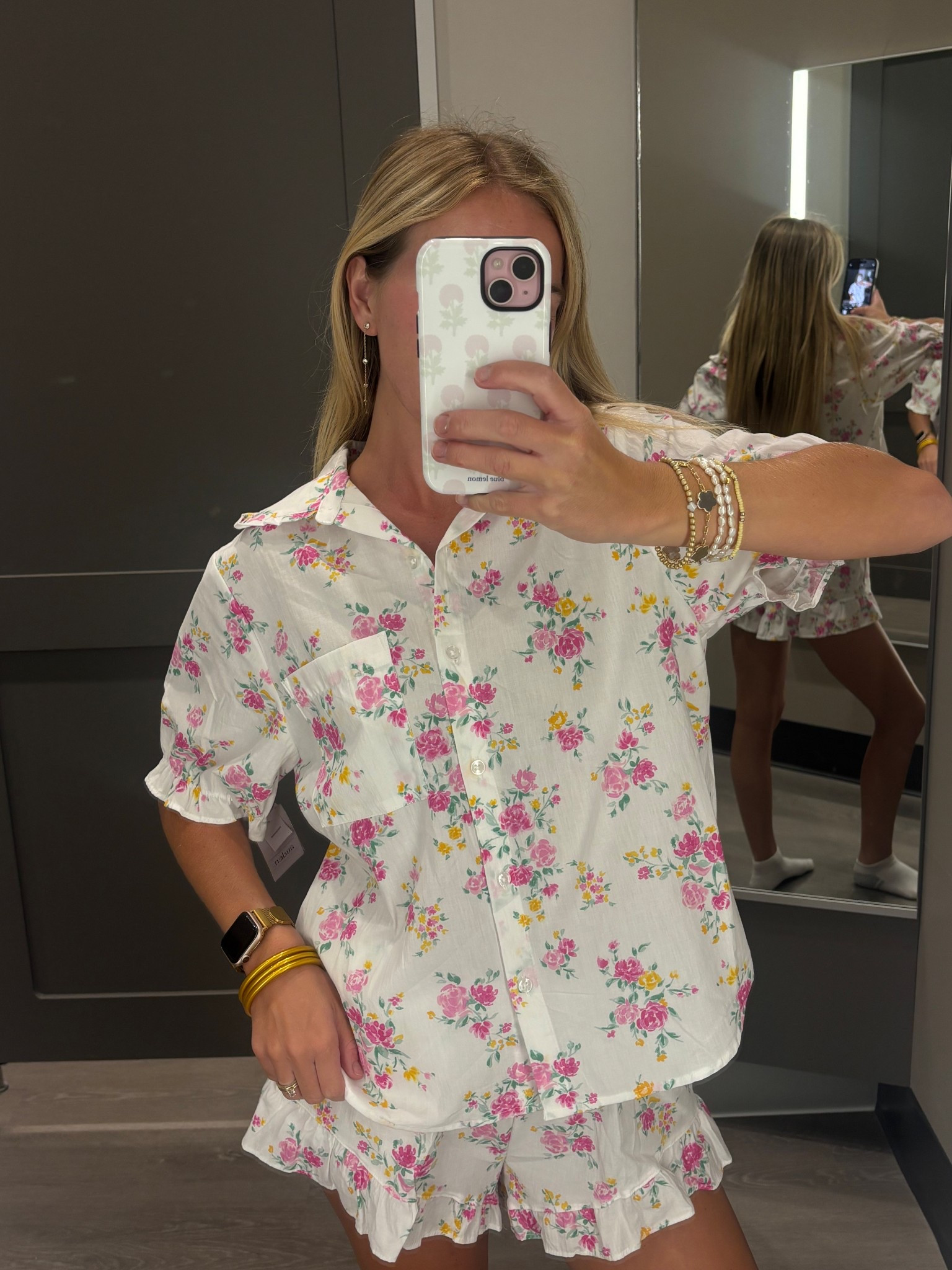 This bright floral print is precious!!! Same style as the gingham with the collar + ruffle shorts floral

#LTKU #LTKmorningroutine #LTKootd