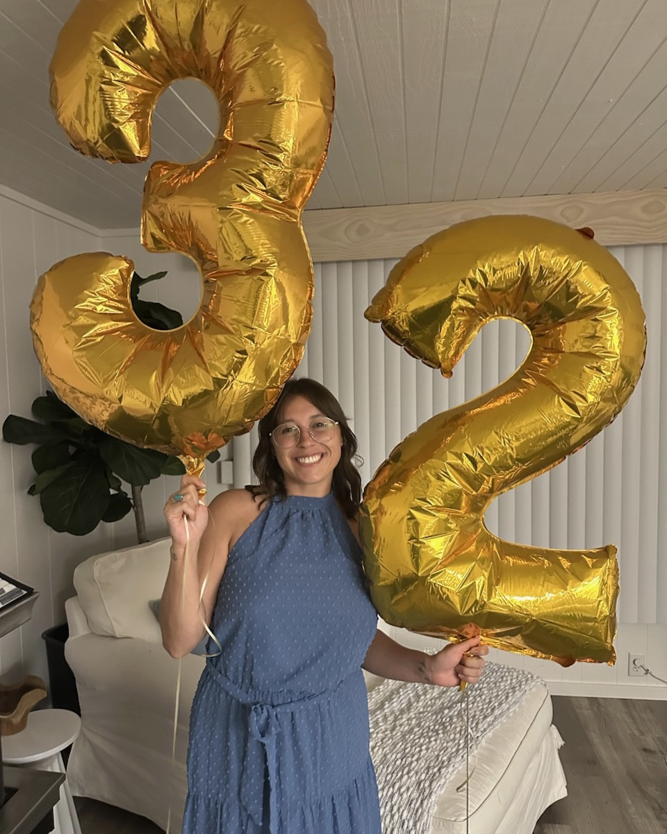 I don’t know about you, but I’m feeling 32! Obsessed with this blue maxi dress! I was feeling cute and comfy for my taco night birthday dinner and even had the tastiest gluten free cake! 🎂 