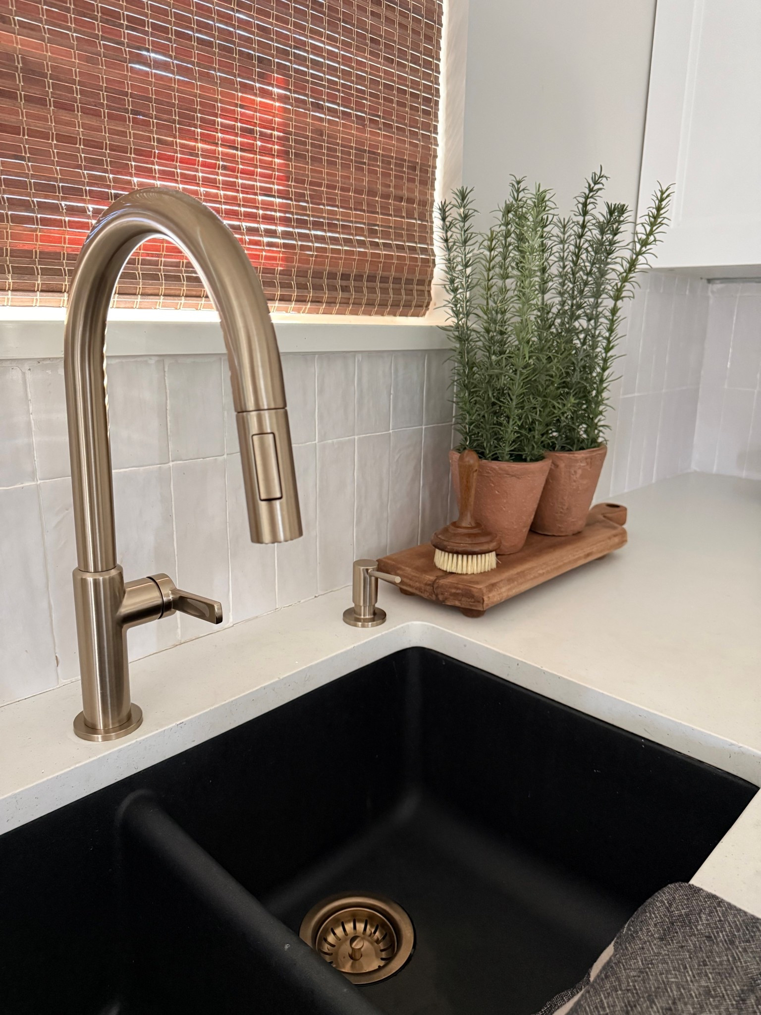 Beautiful kitchen upgrade from @Wayfair 
Champagne bronze pull down faucet. Small upgrade with a big impact! 
#ad #Wayfair #WayfairPartner 